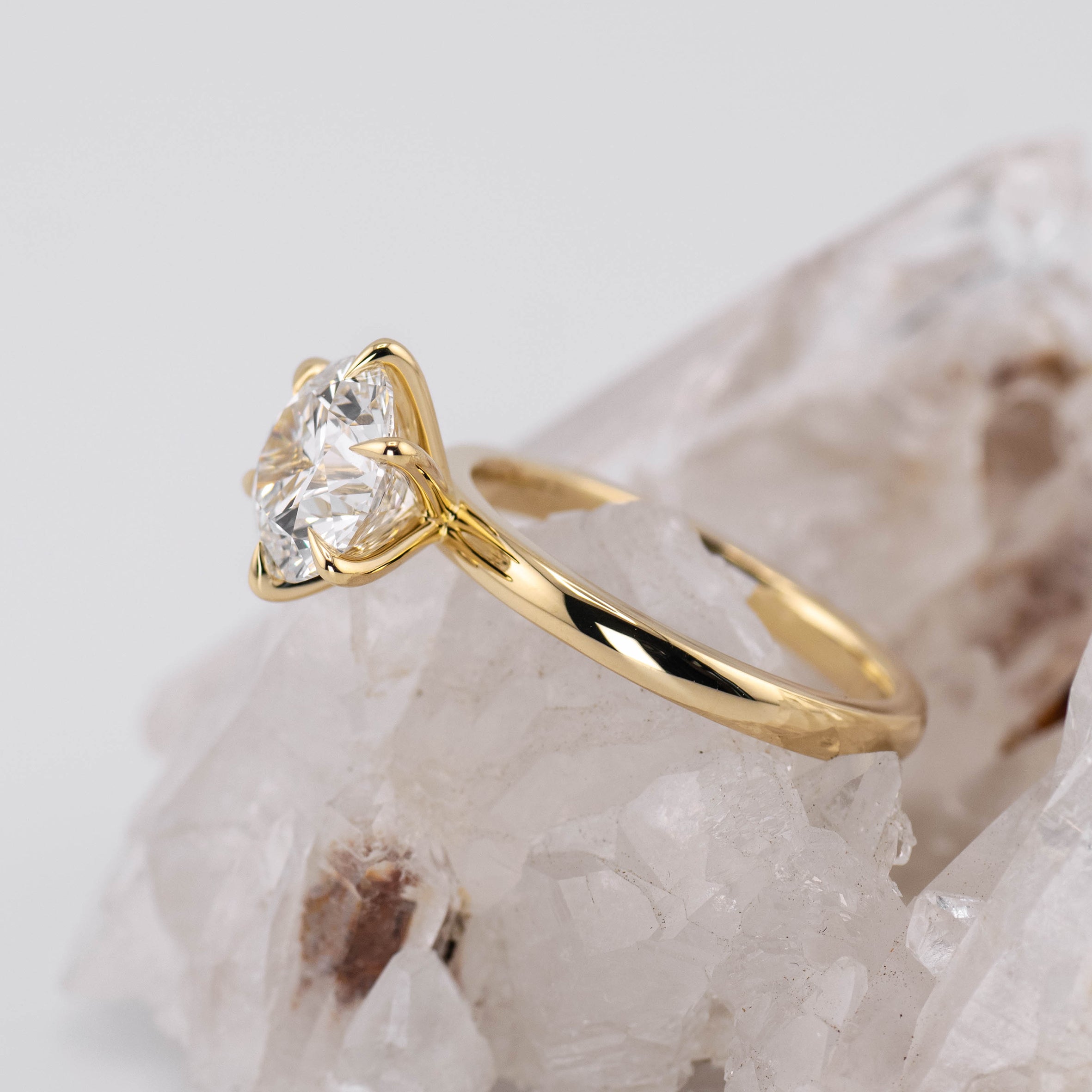 (Ready to Ship Size M) - Billie 2.0 – 6 Claw 2.23ct E VVS2 Round Solitaire 18k Yellow Gold (Hearts & Arrows)