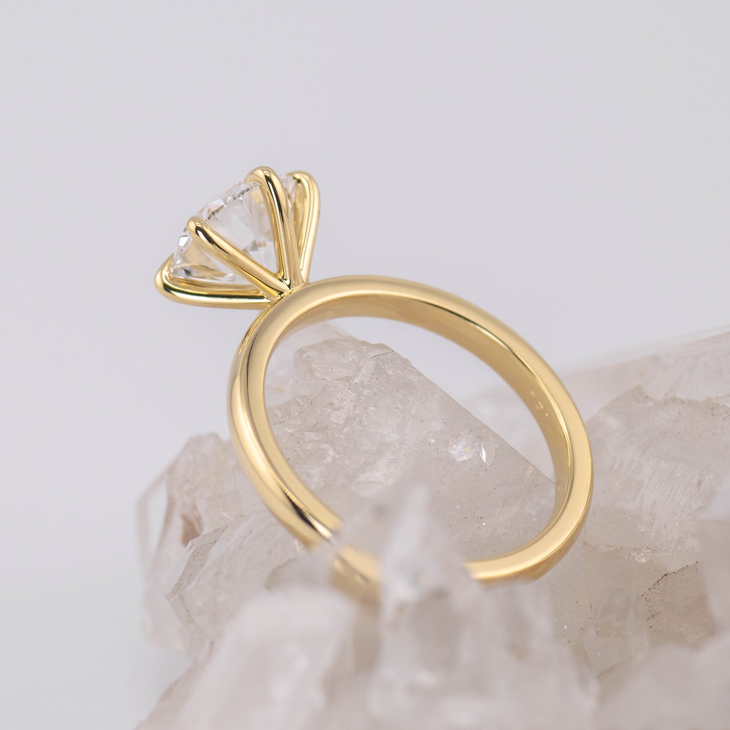 (Ready to Ship Size M) - Billie 2.0 – 6 Claw 2.23ct E VVS2 Round Solitaire 18k Yellow Gold (Hearts & Arrows)