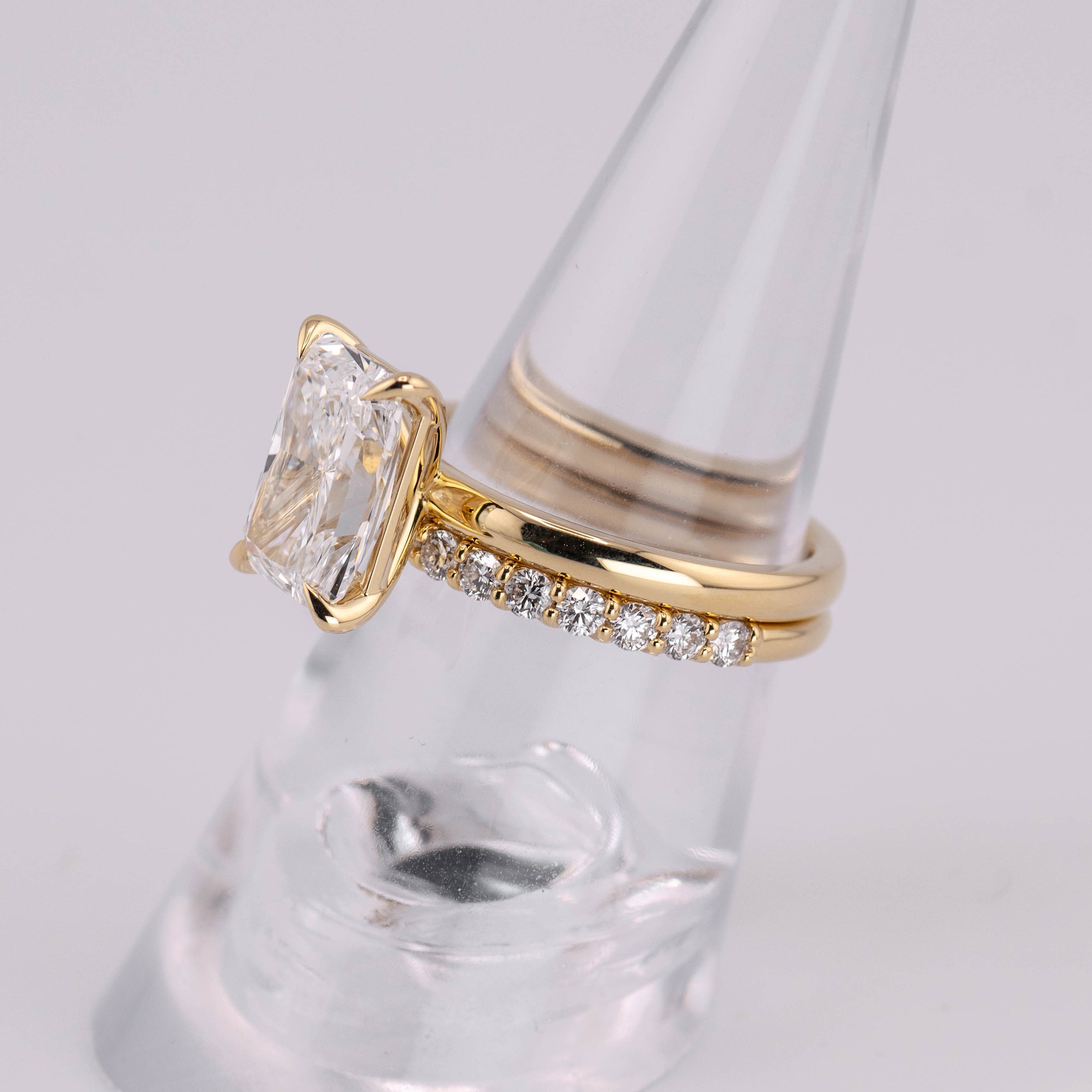 (Ready to Ship M) Madison 2mm 1/2 Band Oval Wedding/Eternity Ring 18k Yellow Gold