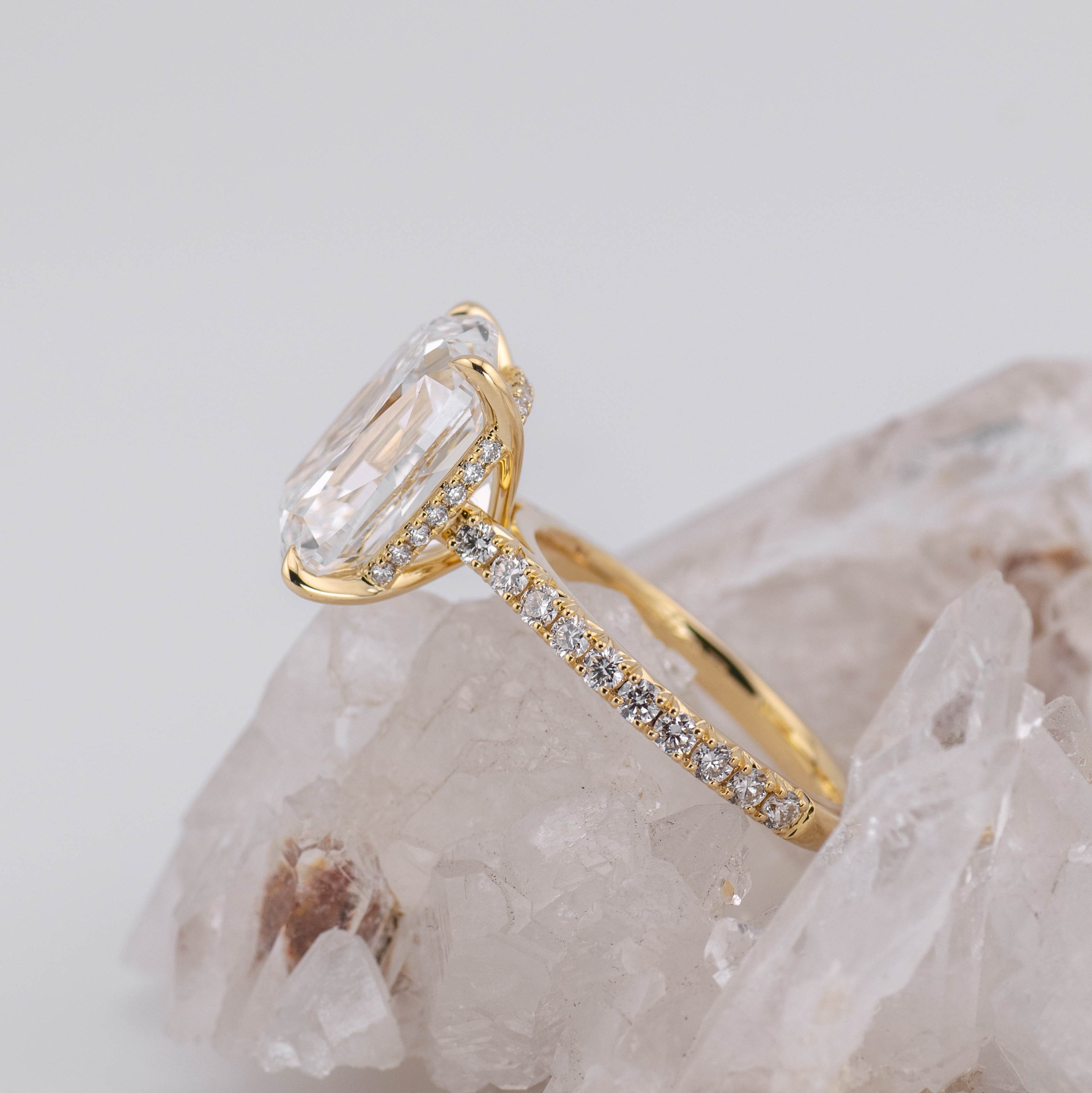 (Ready to Ship Size M) - 7.08ct Old Mine E VVS2 Solitaire with Hidden Halo & French Pave Band 18k