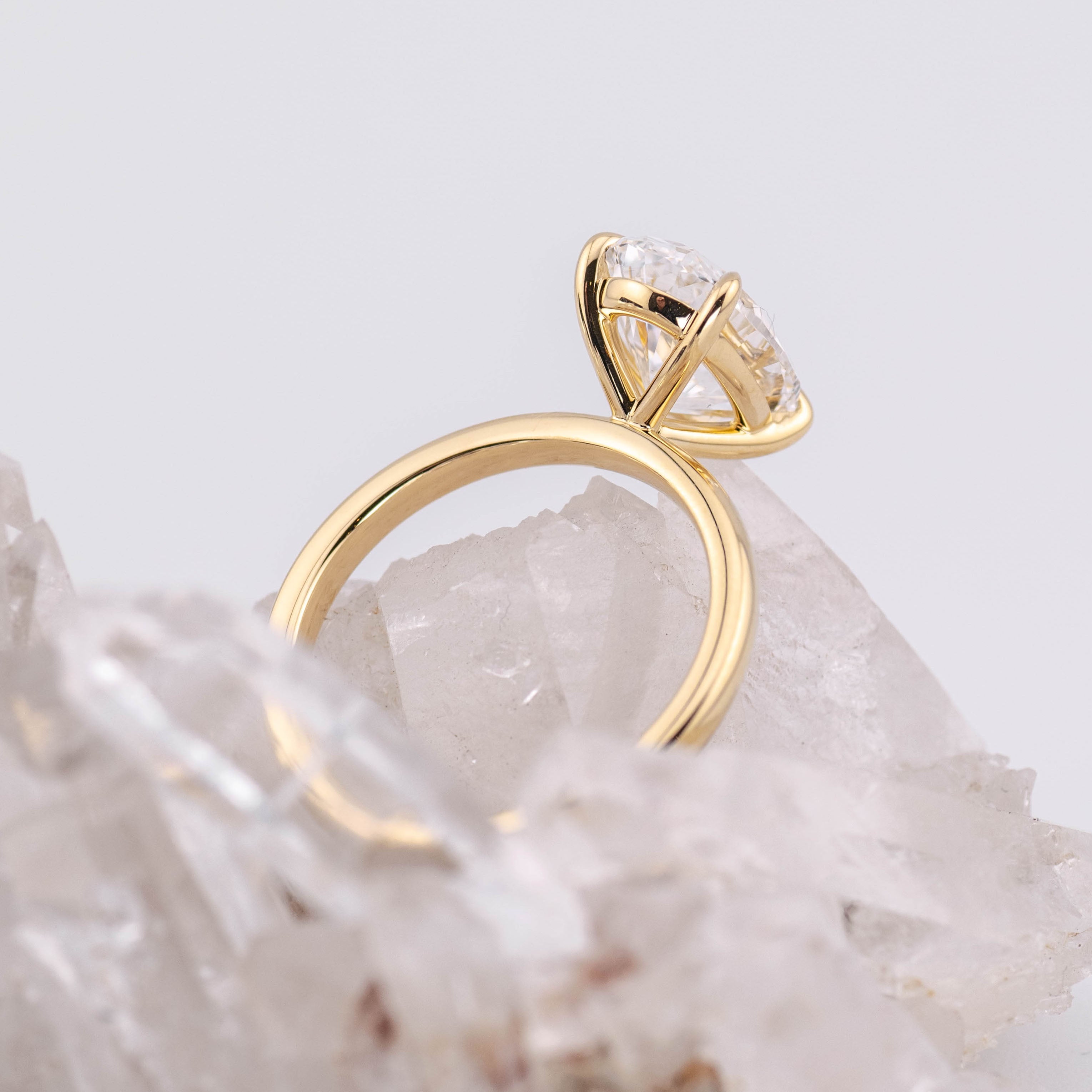 (Ready to Ship Size M) - Kate 3.0 – 4 Claw 3.08ct D VVS2 Oval Solitaire in 18k Yellow Gold