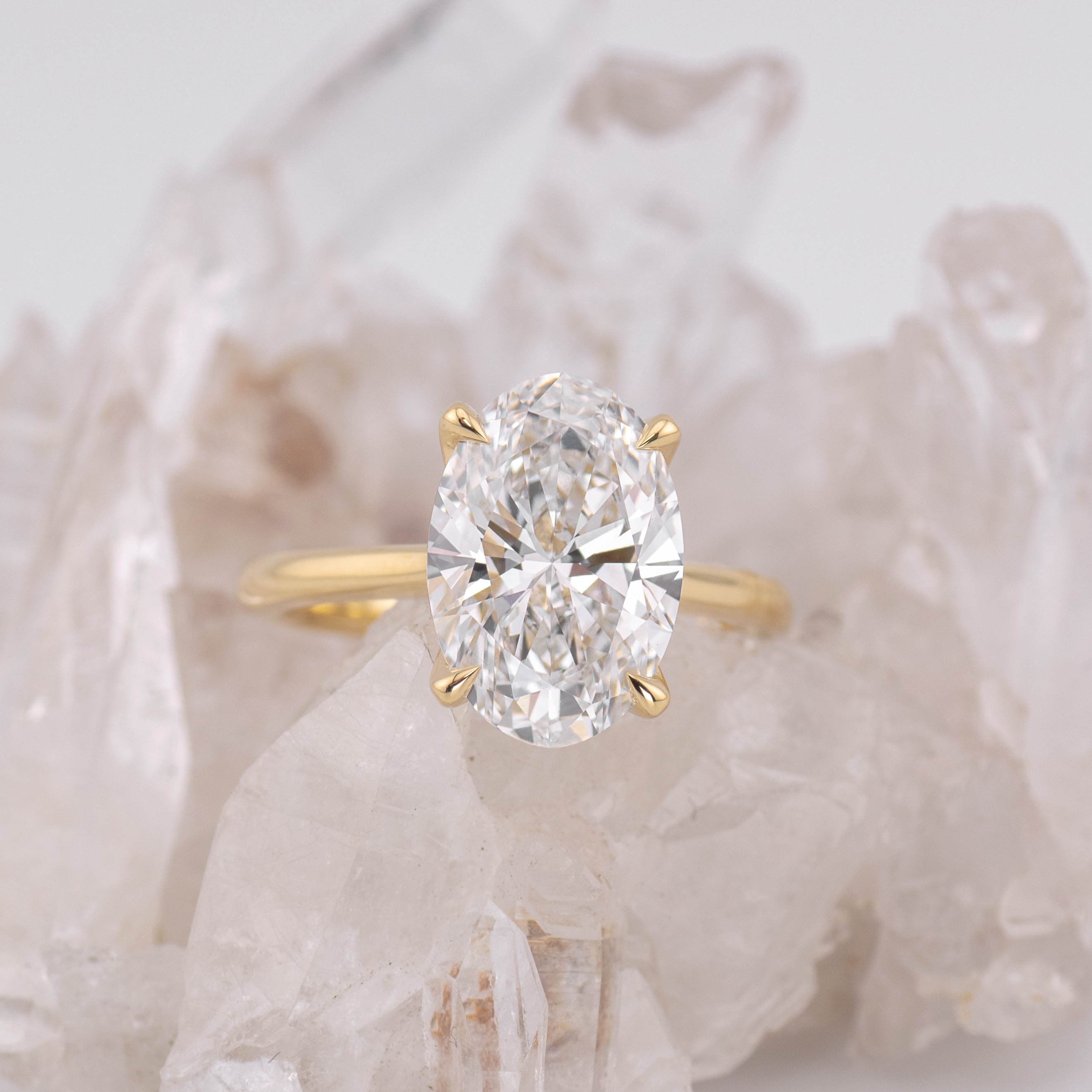 (Ready to Ship Size M) - Oval Petal 4.0 – 4 Claw Petal Basket 4.05ct E VVS2 Oval Solitaire in 18k Yellow Gold