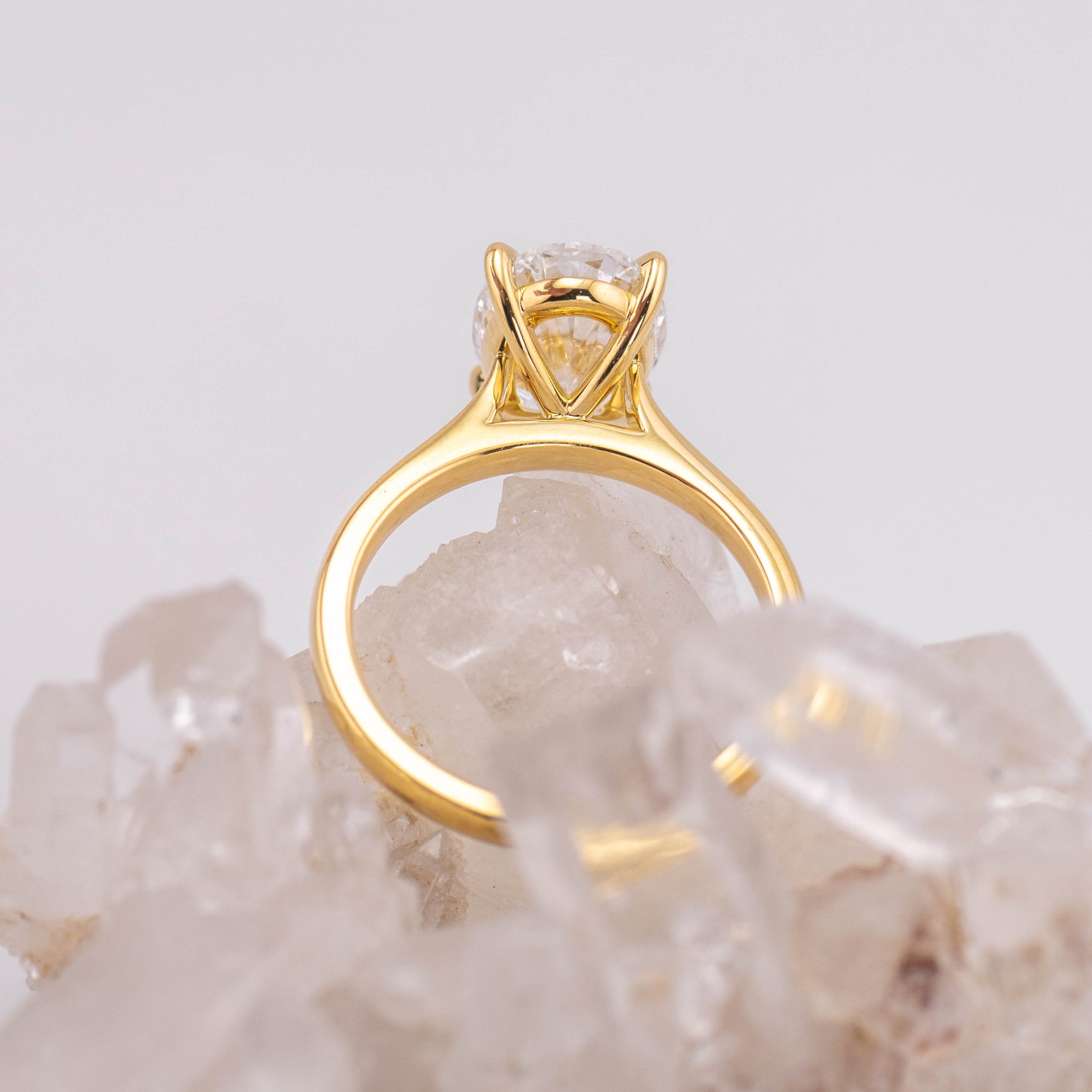 (Ready to Ship Size M) - Oval Cathedral 4 Claw 3.01ct D VVS2 Solitaire in 18k Yellow Gold