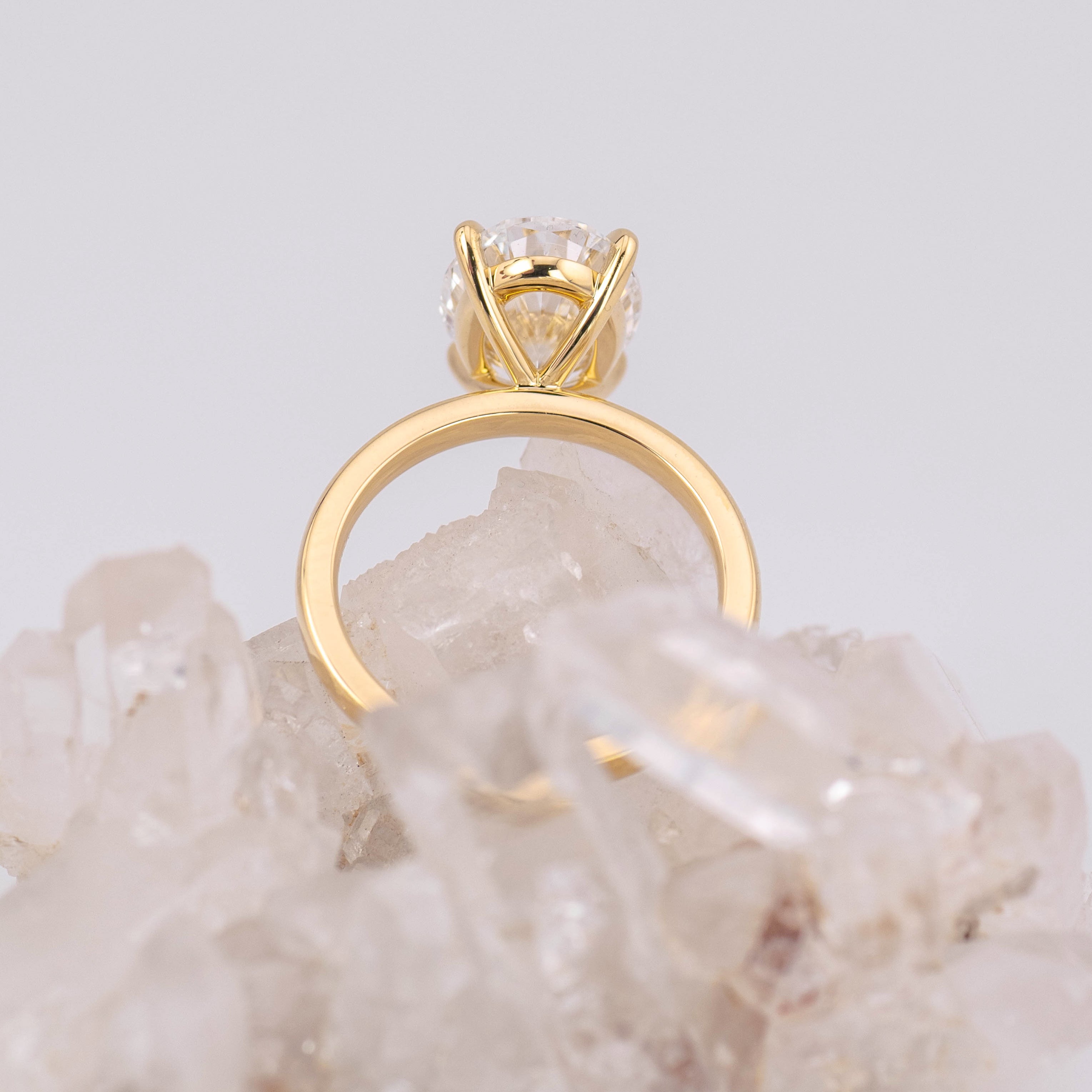 (Ready to Ship Size M) - Kate 4.0 – 4 Claw 4.24ct E VVS2 Oval Solitaire in 18k Yellow Gold