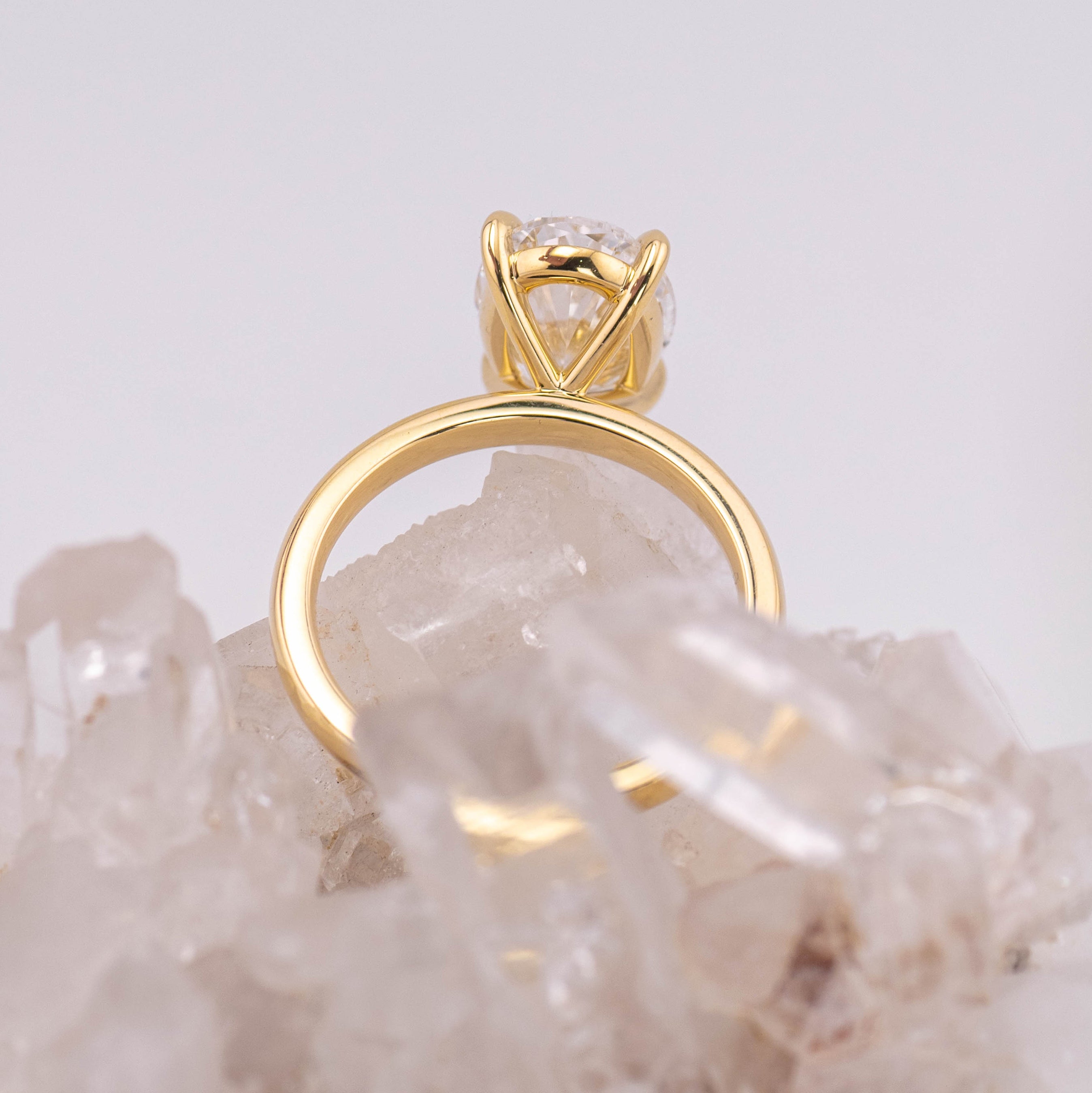 (Ready to Ship Size M) - Kate 3.0 – 4 Claw 3.16ct E VVS2 Oval Solitaire in 18k Yellow Gold