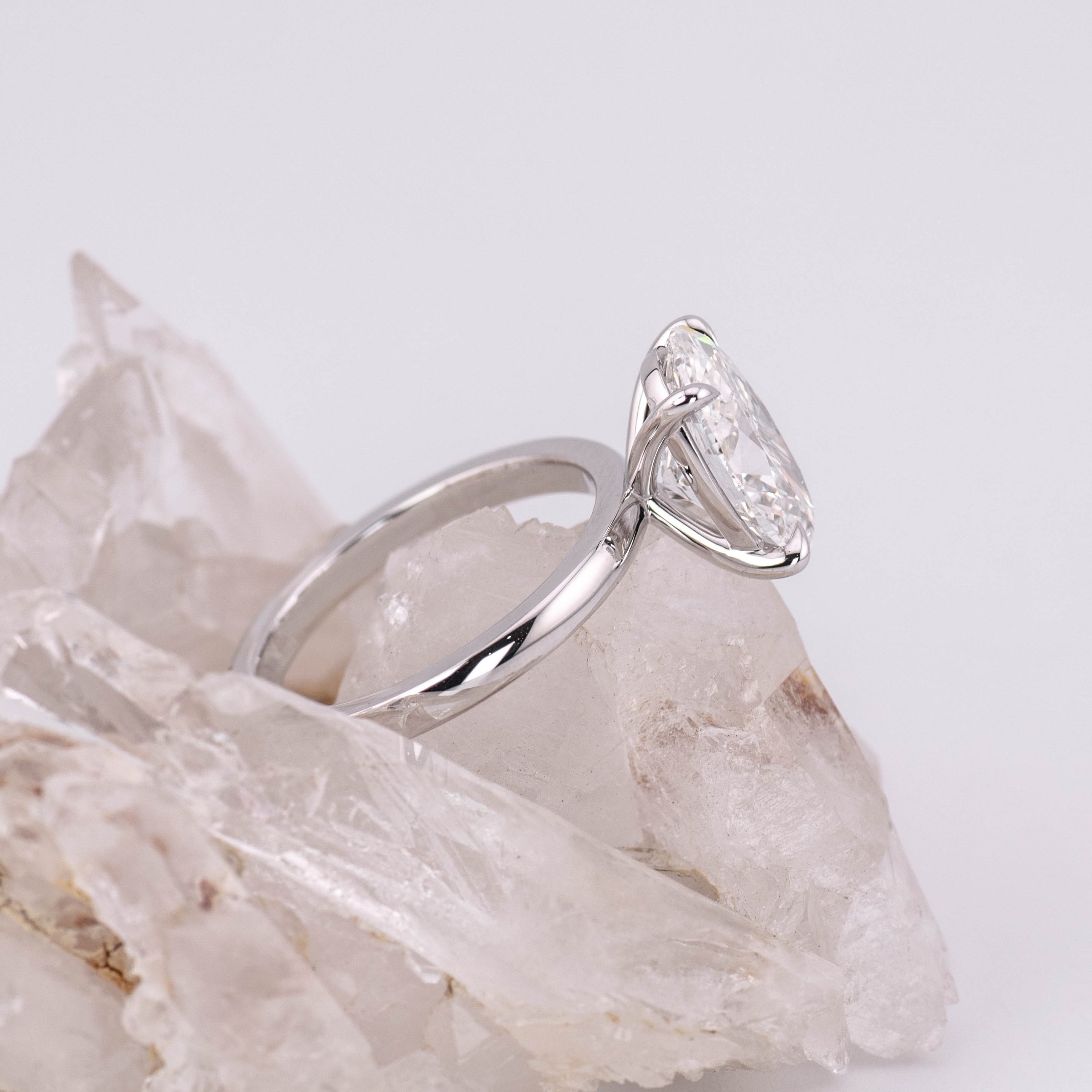 (Ready to Ship Size M) - Kate 3.0 – 4 Claw 3.16ct E VVS2 Oval Solitaire in 18k White Gold