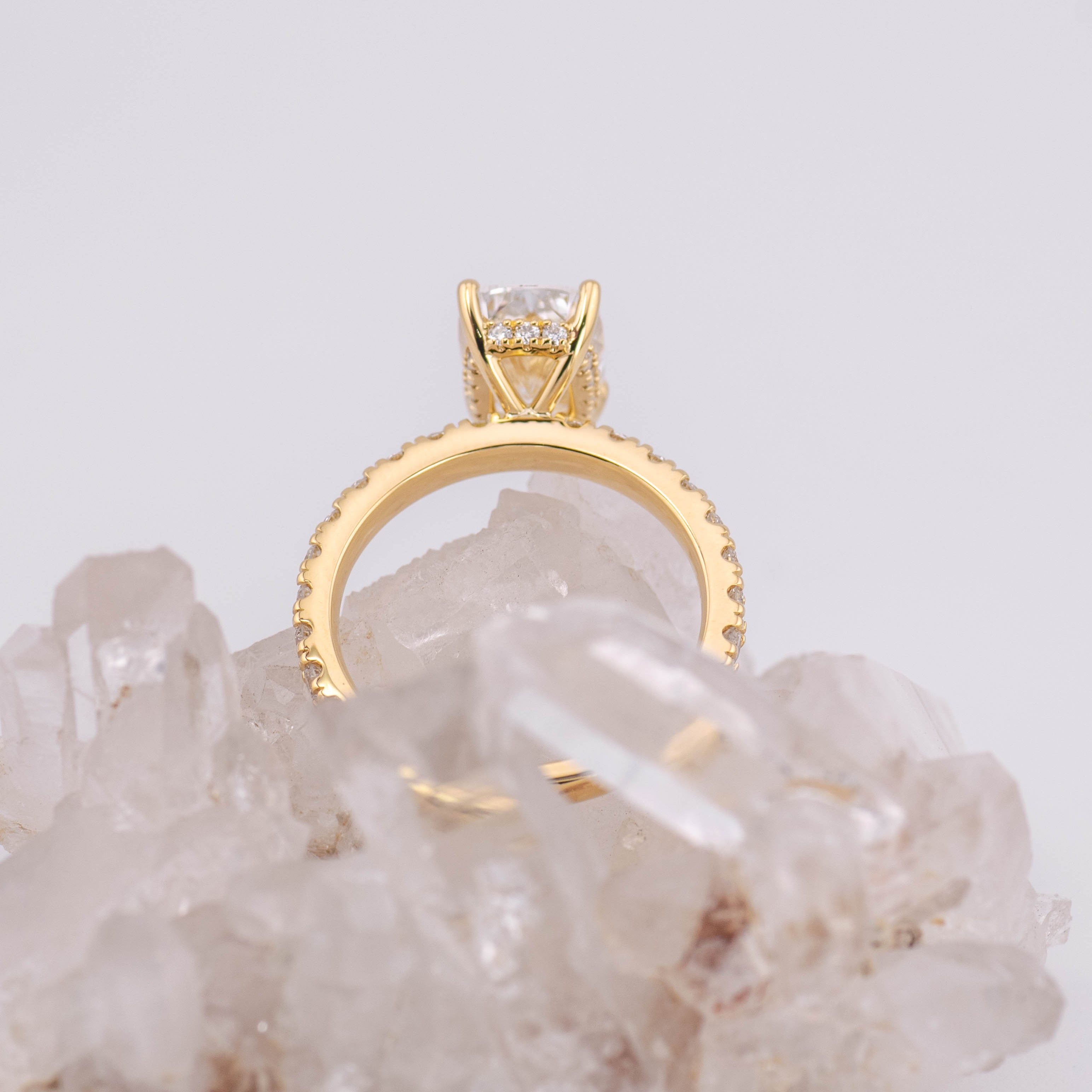 (READY TO SHIP SIZE M) 2.56CT E VVS2 ELONGATED CUSHION WITH HIDDEN HALO & PAVE BAND IN 18K YELLOW GOLD