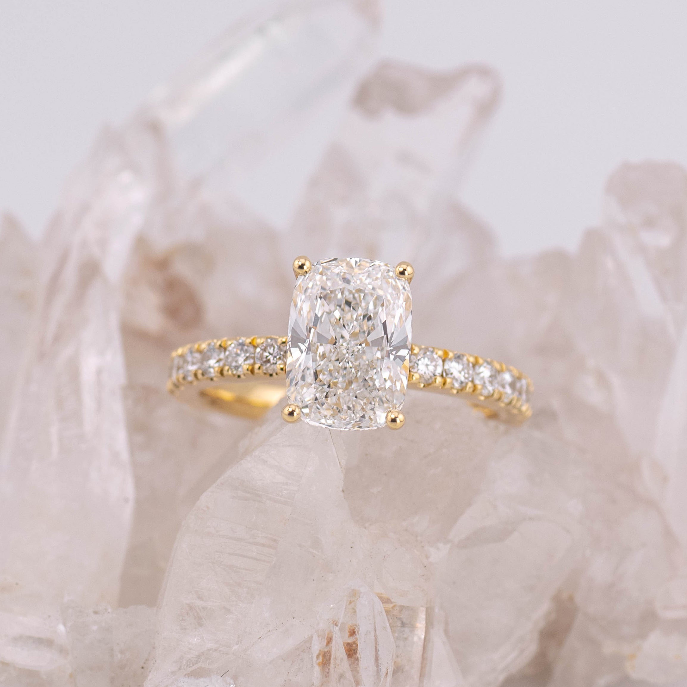 (READY TO SHIP SIZE M) 2.56CT E VVS2 ELONGATED CUSHION WITH HIDDEN HALO & PAVE BAND IN 18K YELLOW GOLD