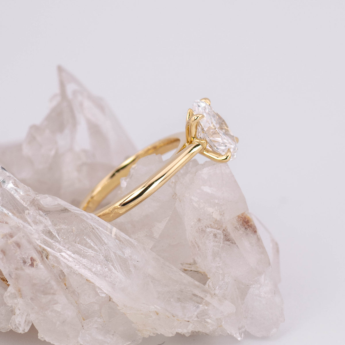 (Ready to Ship Size M) - Oval Petal 2.0 – 4 Claw Petal Basket 2.03ct D VVS2 Oval Solitaire in 18k Yellow Gold