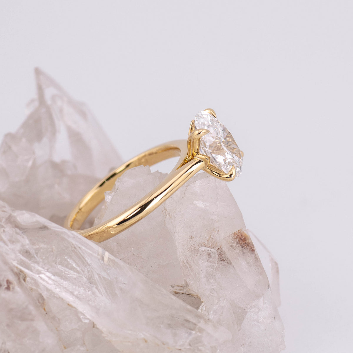 (Ready to Ship Size M) - Oval Petal 2.0 – 4 Claw Petal Basket 2.02ct D VVS2 Oval Solitaire in 18k Yellow Gold