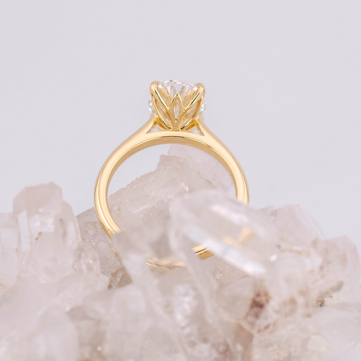 (Ready to Ship Size M) - Oval Petal 2.5 – 4 Claw Petal Basket 2.56ct D VVS2 Oval Solitaire in 18k Yellow Gold