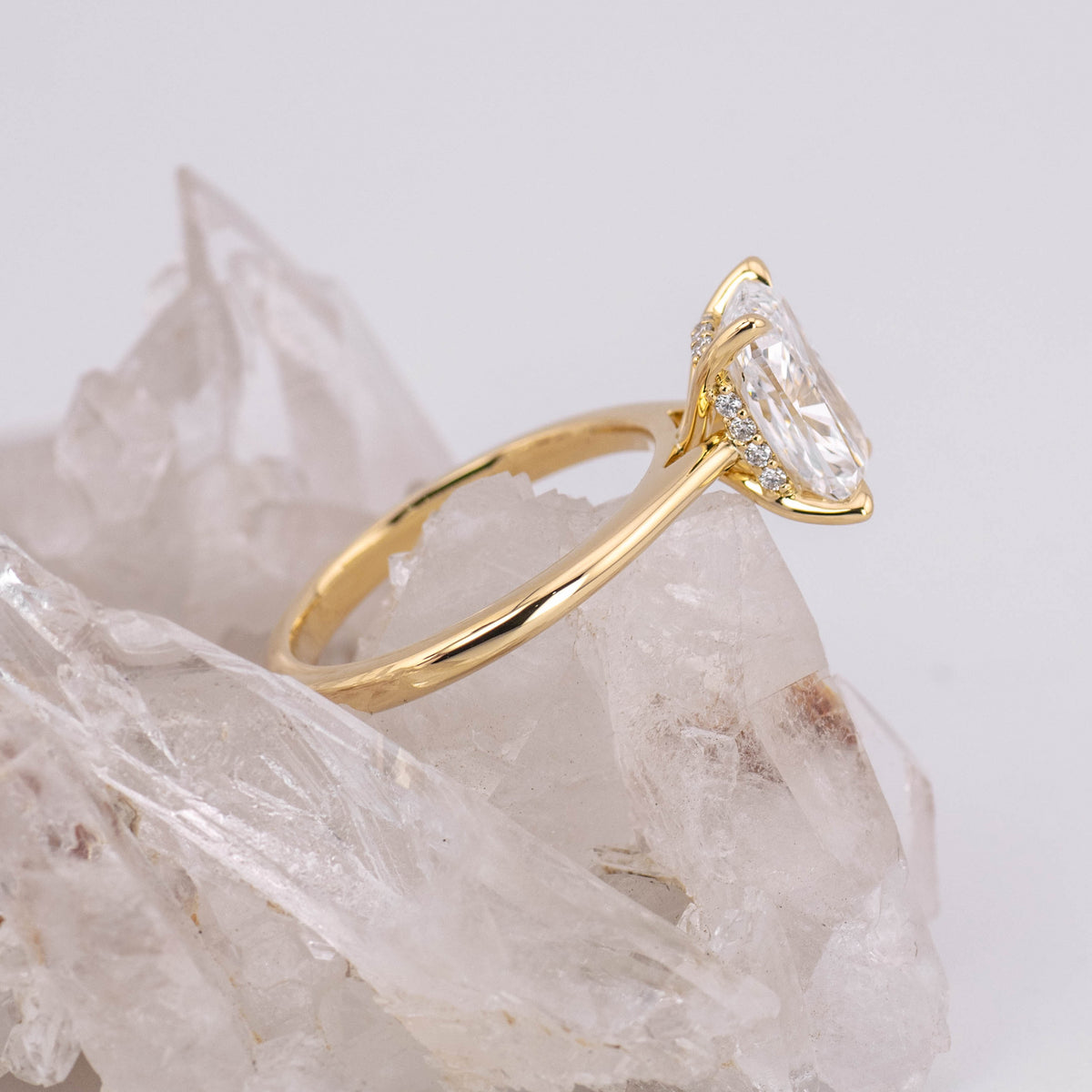 (Ready to Ship Size M) 2.55ct D VVS2 Elongated Cushion with Cathedral Hidden Halo Setting in 18k Yellow Gold