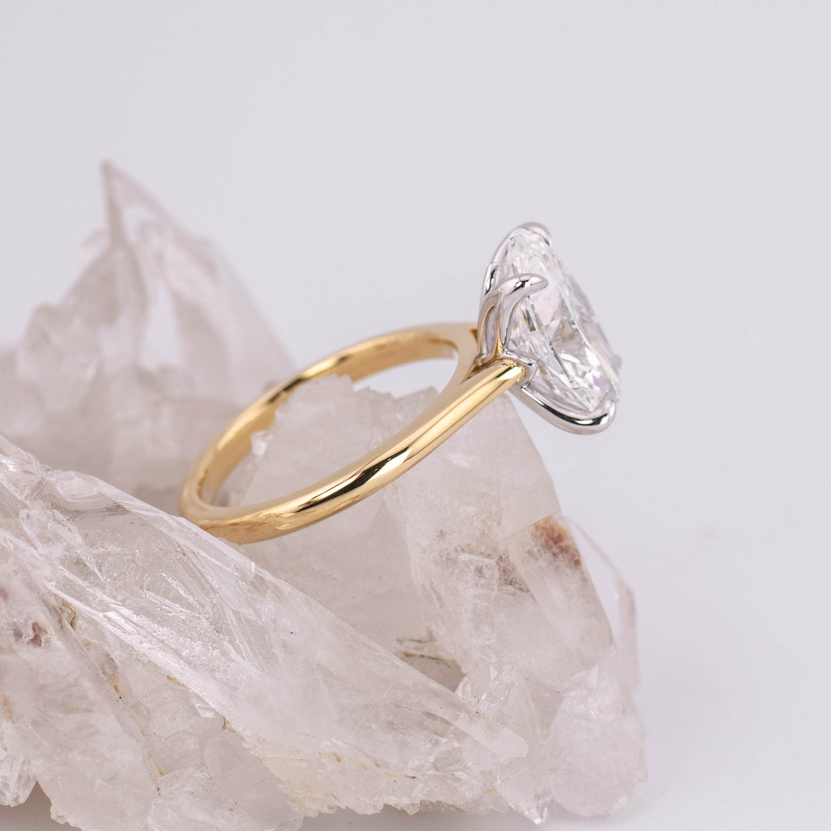 (Ready to Ship Size M) - Oval Petal 4.0 – 4 Claw Petal Basket 4.10ct E VVS2 Oval Solitaire in 18k 2 Tone Gold