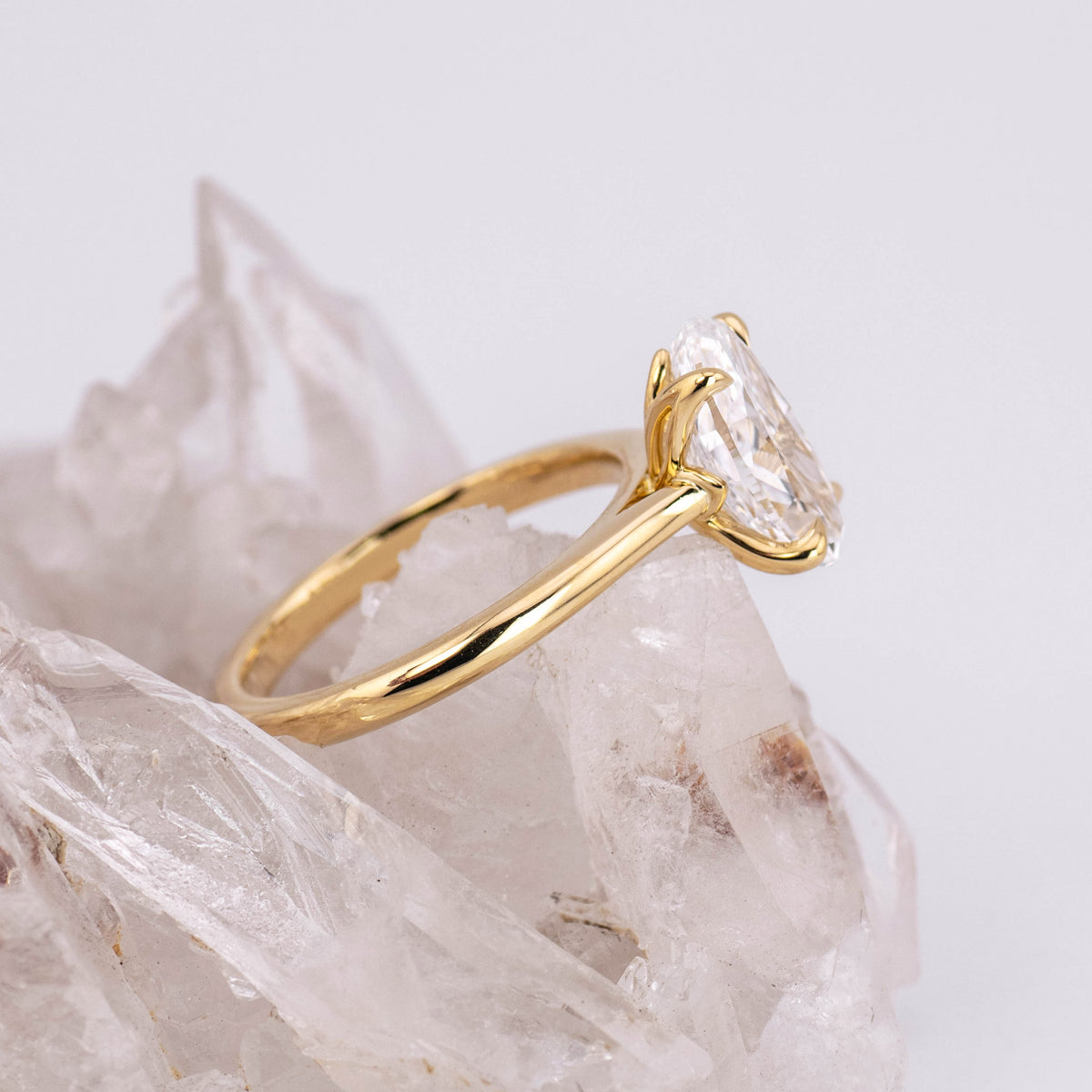 (Ready to Ship Size N) - Moval Petal 2.6 – 4 Claw Petal Basket 2.60ct D VVS1 Moval Solitaire in 18k Yellow Gold