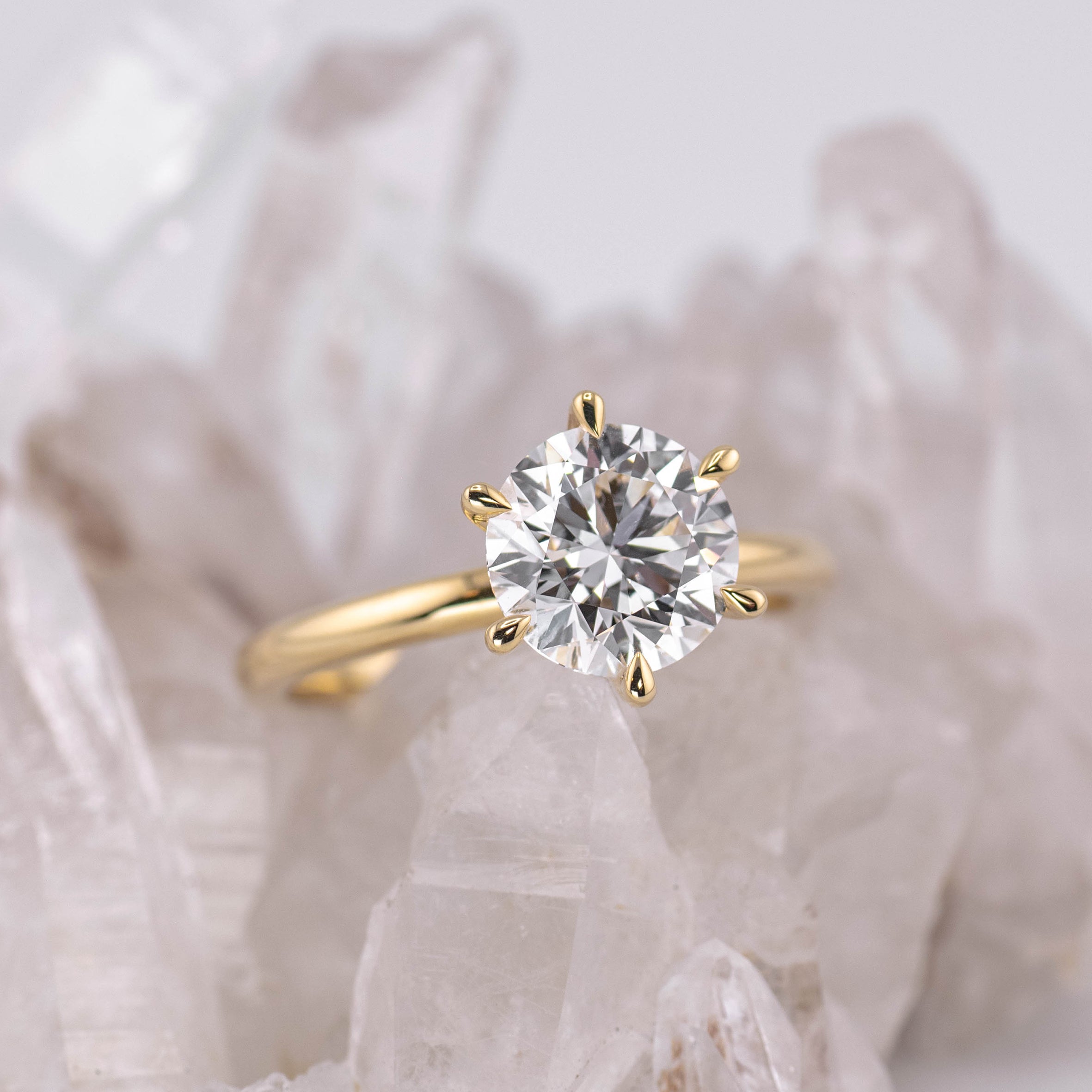 (Ready to Ship Size M) - Billie 2.0 – 6 Claw 2.06ct D VVS2 Round Solitaire 18k Yellow Gold