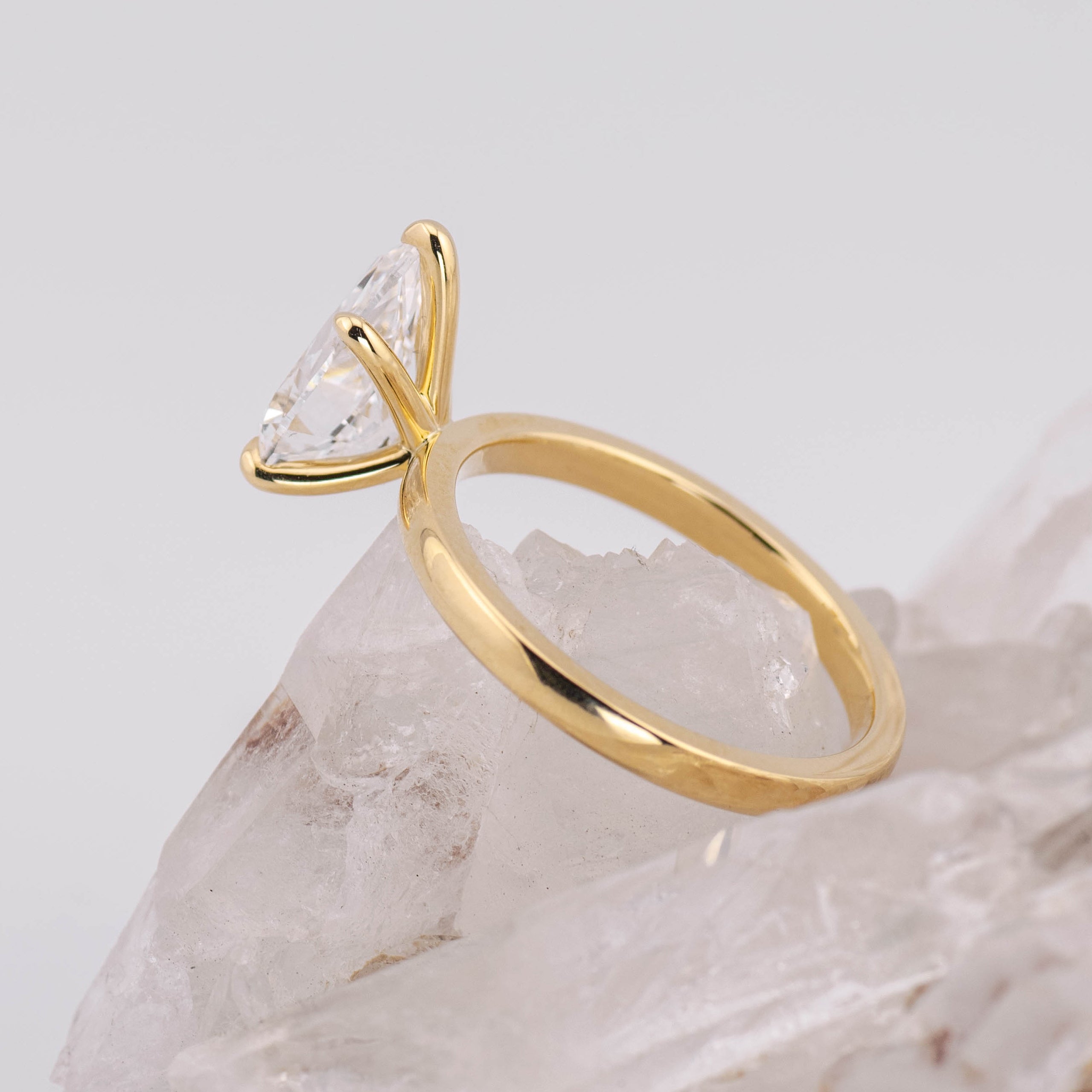 (Ready to Ship Size M) - Poppy 2.0 – 5 Claw 2ct Pear Solitaire 18k Yellow Gold