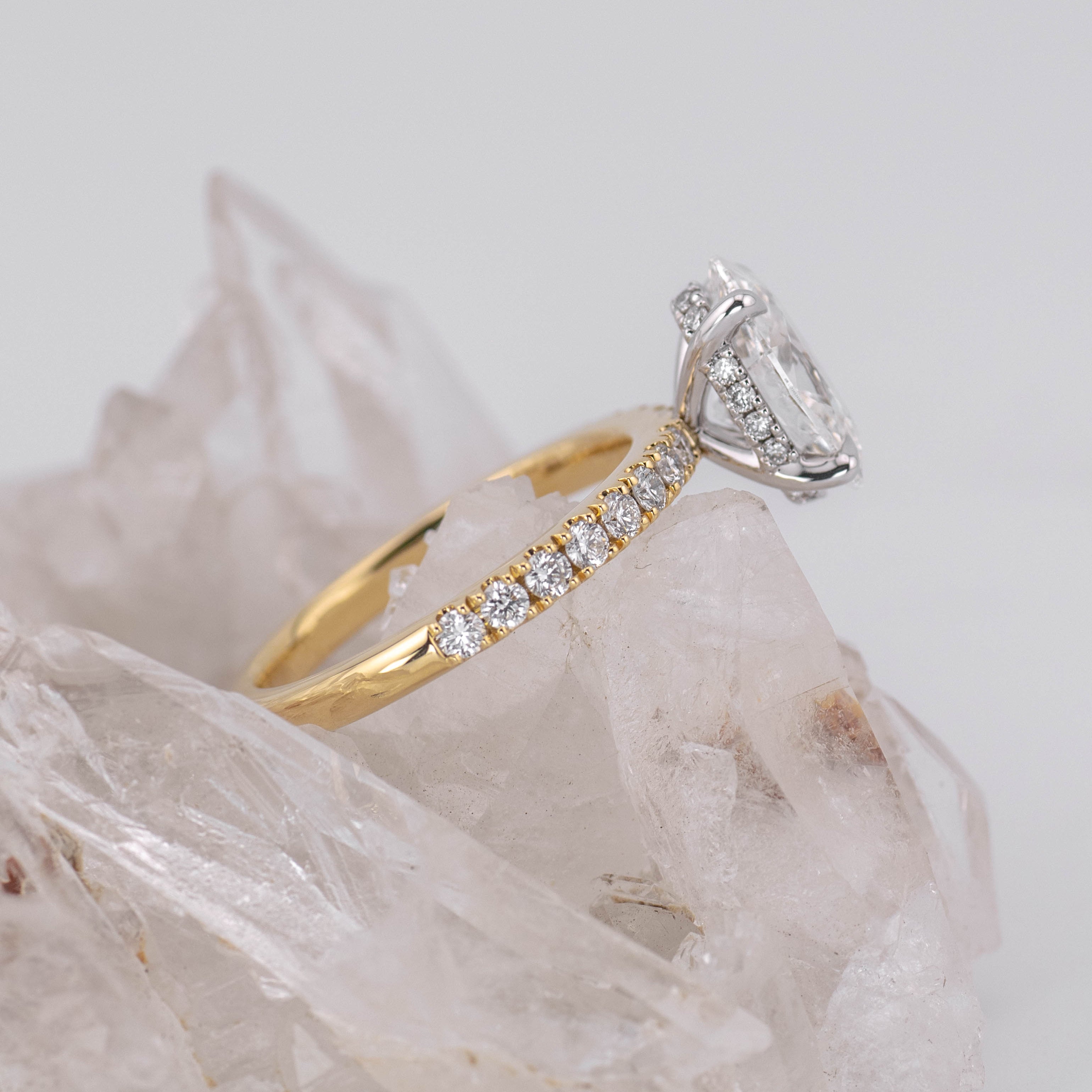 (READY TO SHIP SIZE M) 2.01CT E VVS2 OVAL SOLITAIRE WITH HIDDEN HALO & PAVE BAND in 2 TONE 18K GOLD