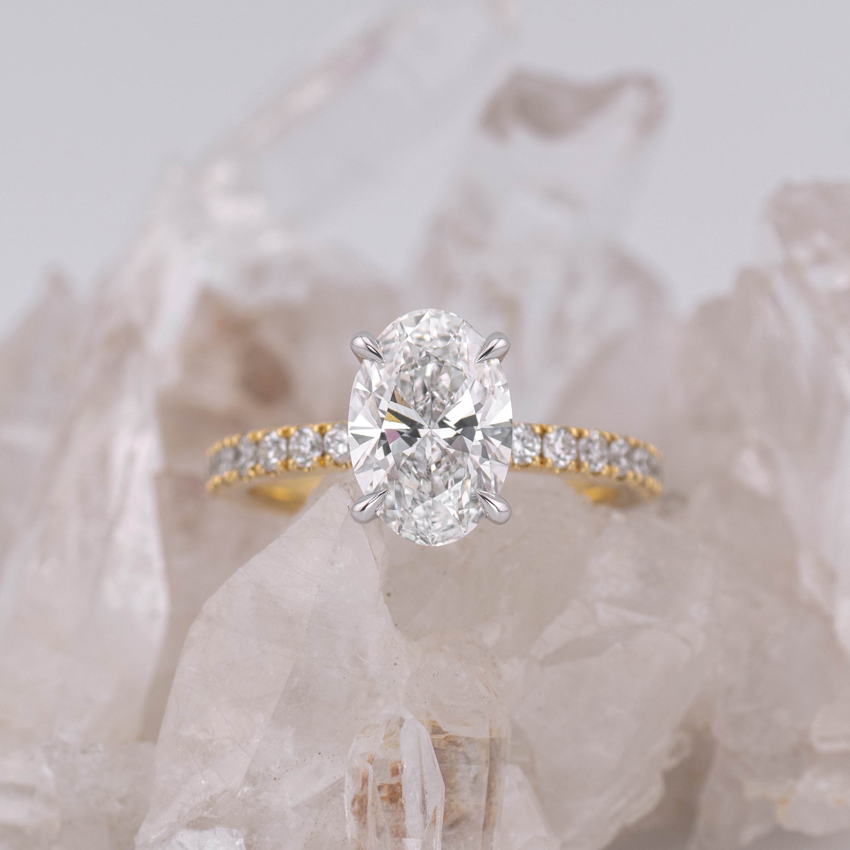 (READY TO SHIP SIZE M) 2.01CT E VVS2 OVAL SOLITAIRE WITH HIDDEN HALO & PAVE BAND in 2 TONE 18K GOLD