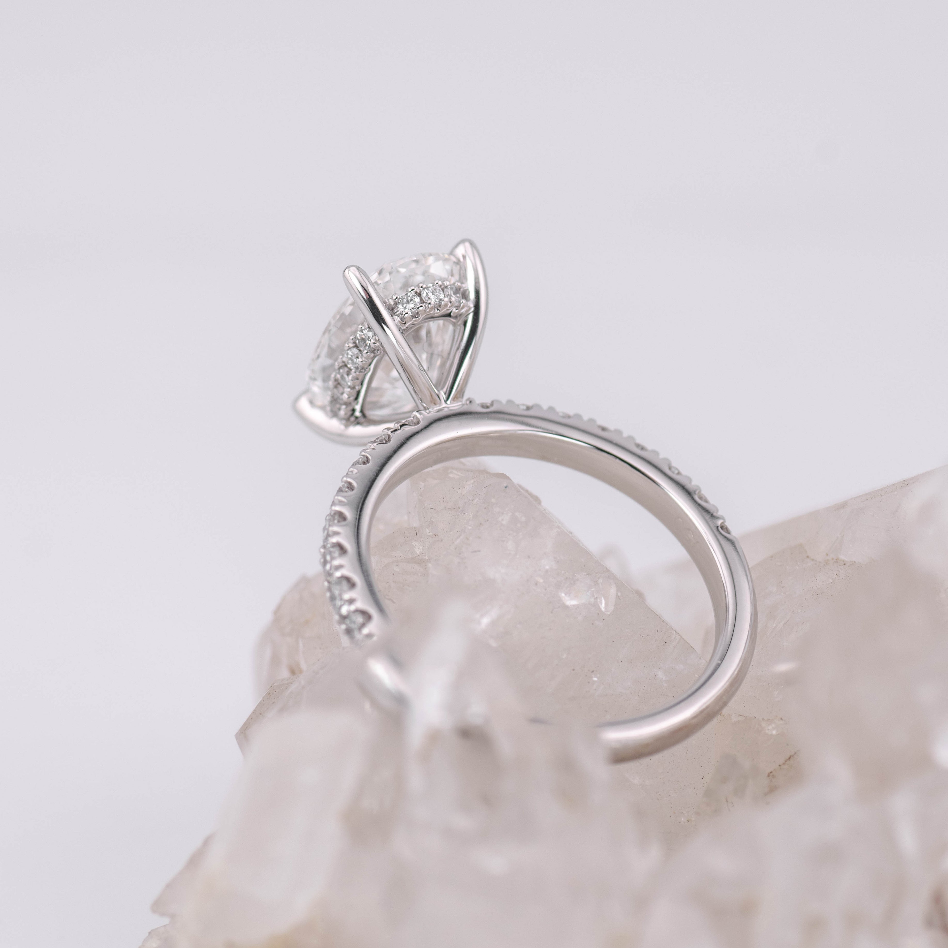 (READY TO SHIP SIZE M) 3.07CT E VVS2 OVAL SOLITAIRE WITH HIDDEN HALO & PAVE BAND 18K WHITE GOLD