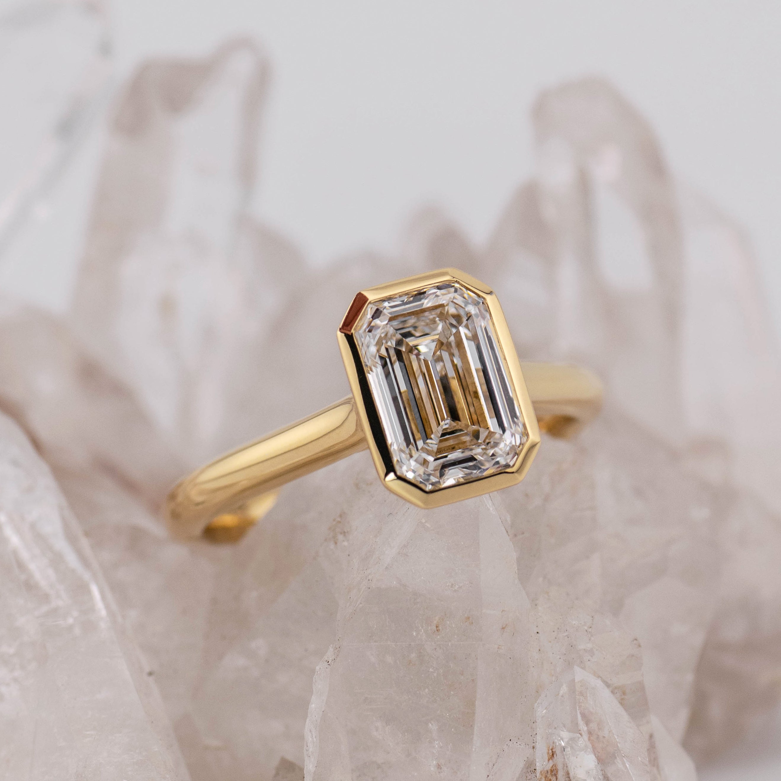 (Ready to Ship Size L) -Bezel Emerald Solitaire 2ct D VVS2 in 18k Yellow Gold