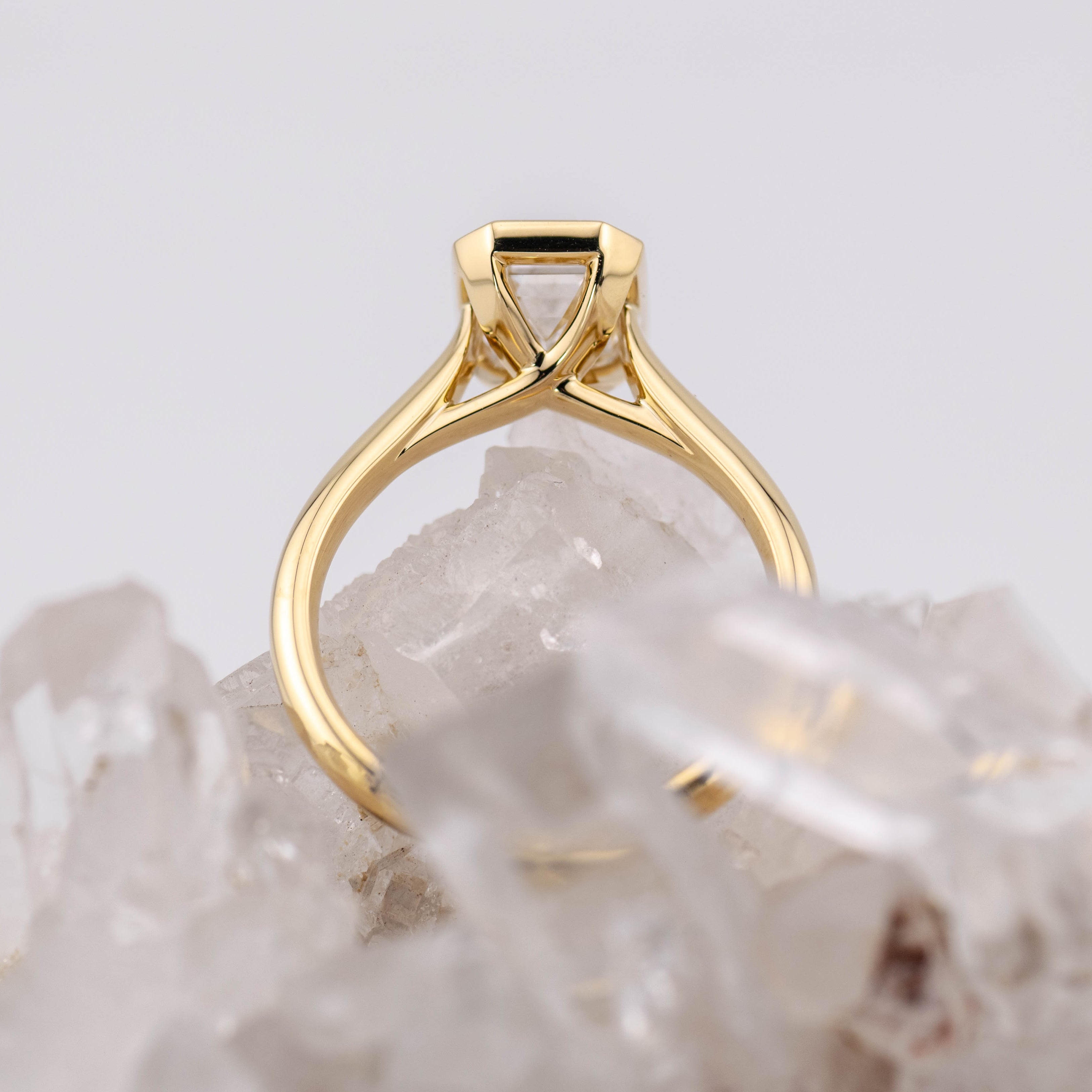 (Ready to Ship Size L) -Bezel Emerald Solitaire 2ct D VVS2 in 18k Yellow Gold