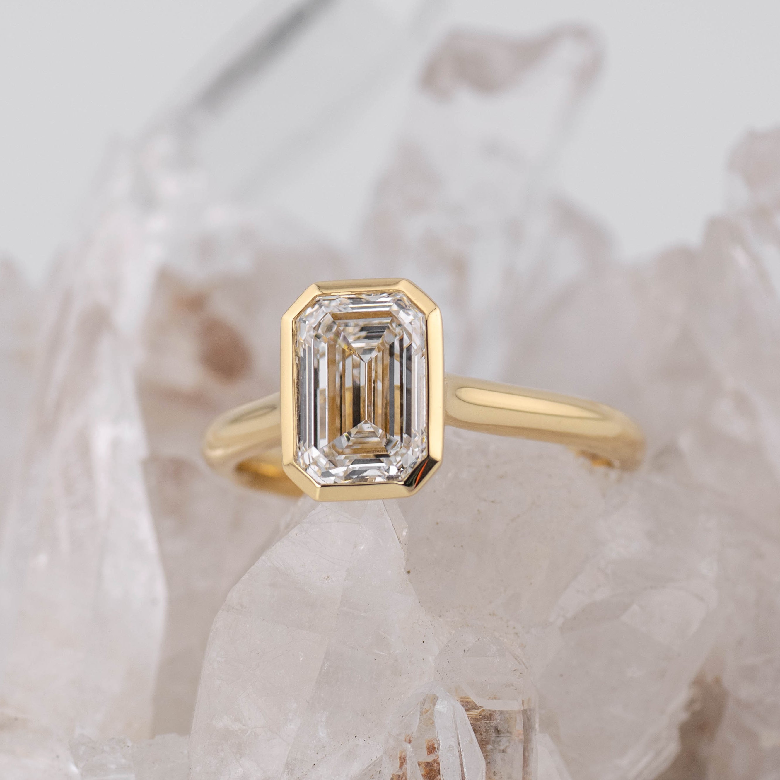 (Ready to Ship Size L) -Bezel Emerald Solitaire 2ct D VVS2 in 18k Yellow Gold