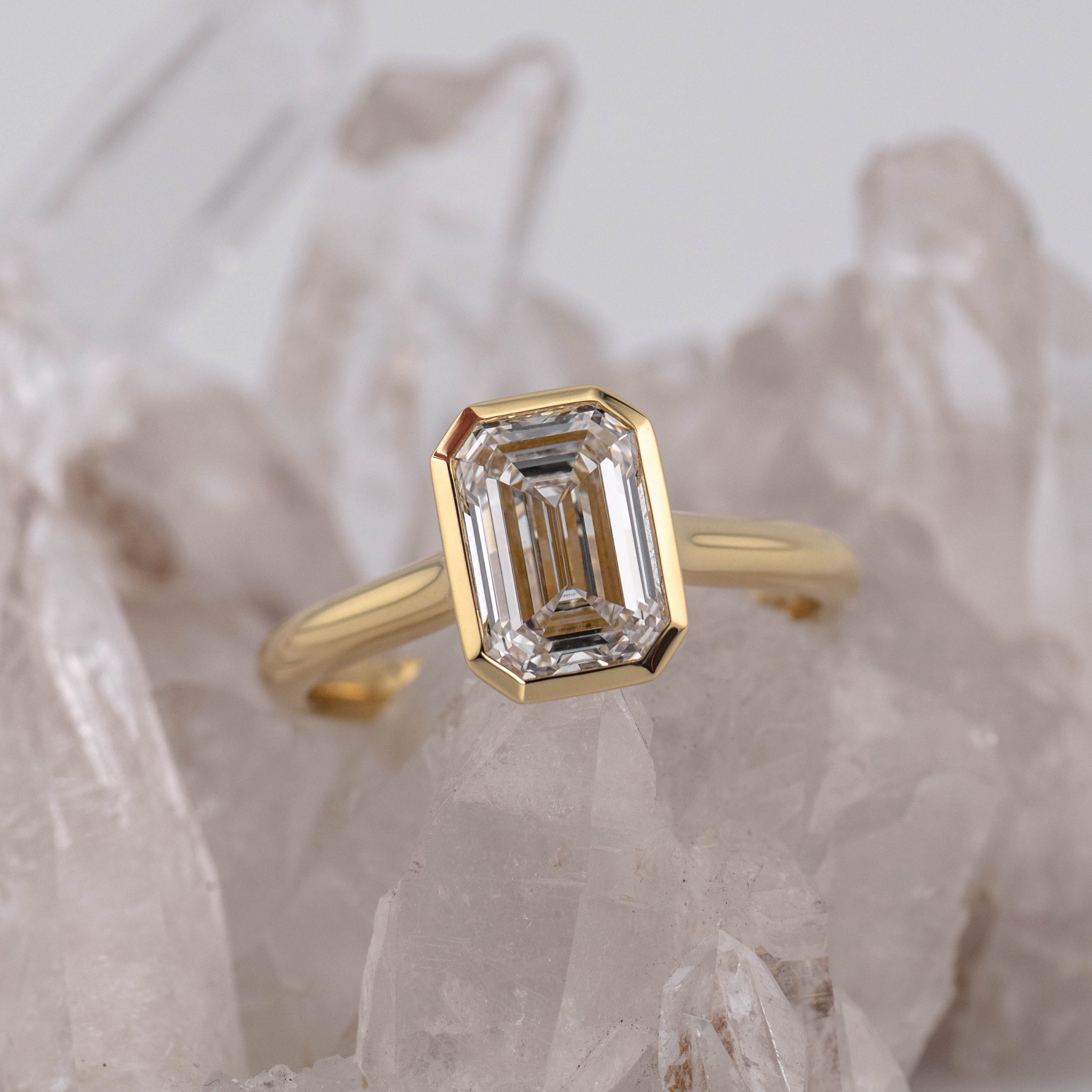 (Ready to Ship Size L) -Bezel Emerald Solitaire 2ct D VVS2 in 18k Yellow Gold