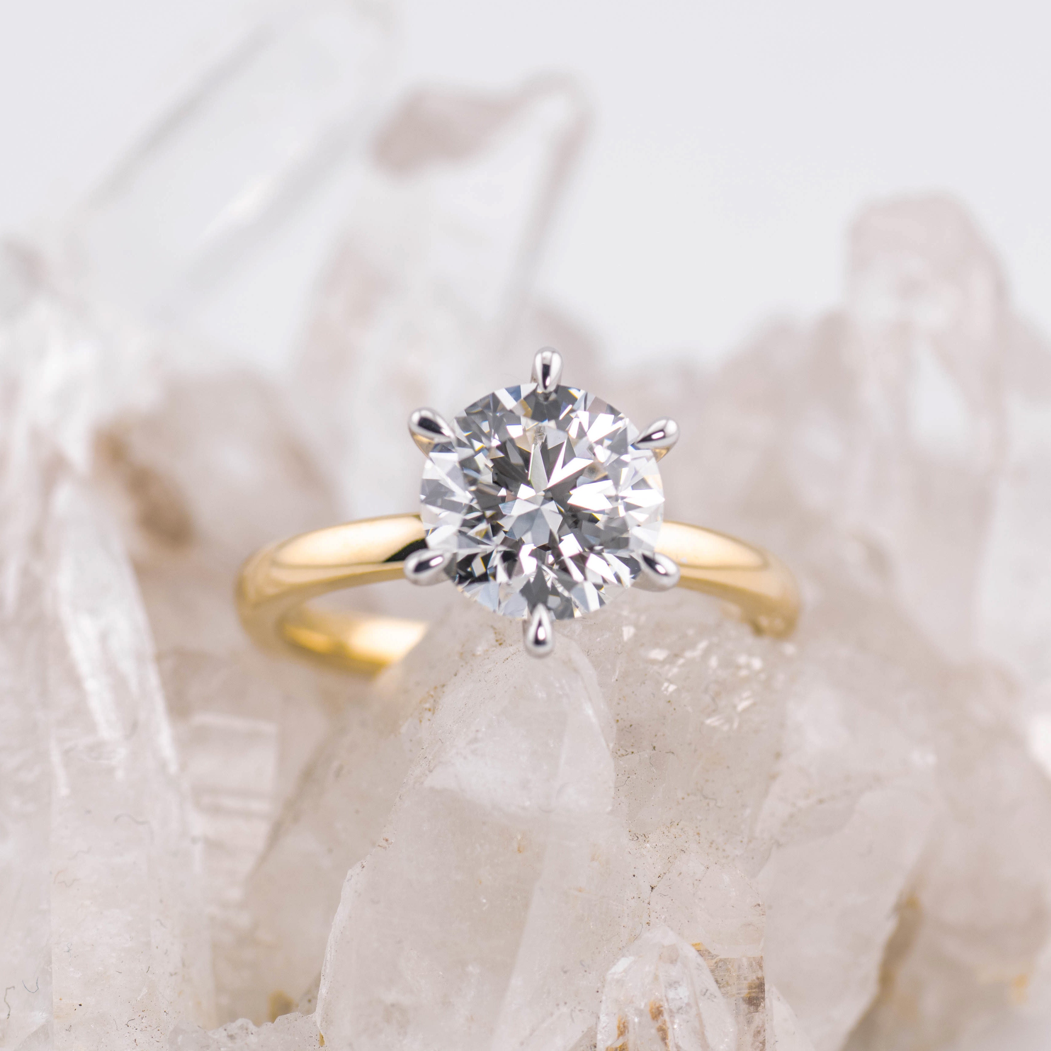 (Ready to Ship Size M) - Billie 2.0 – 6 Claw 2.04ct E VVS2 Round Solitaire 2 Tone 18k Gold
