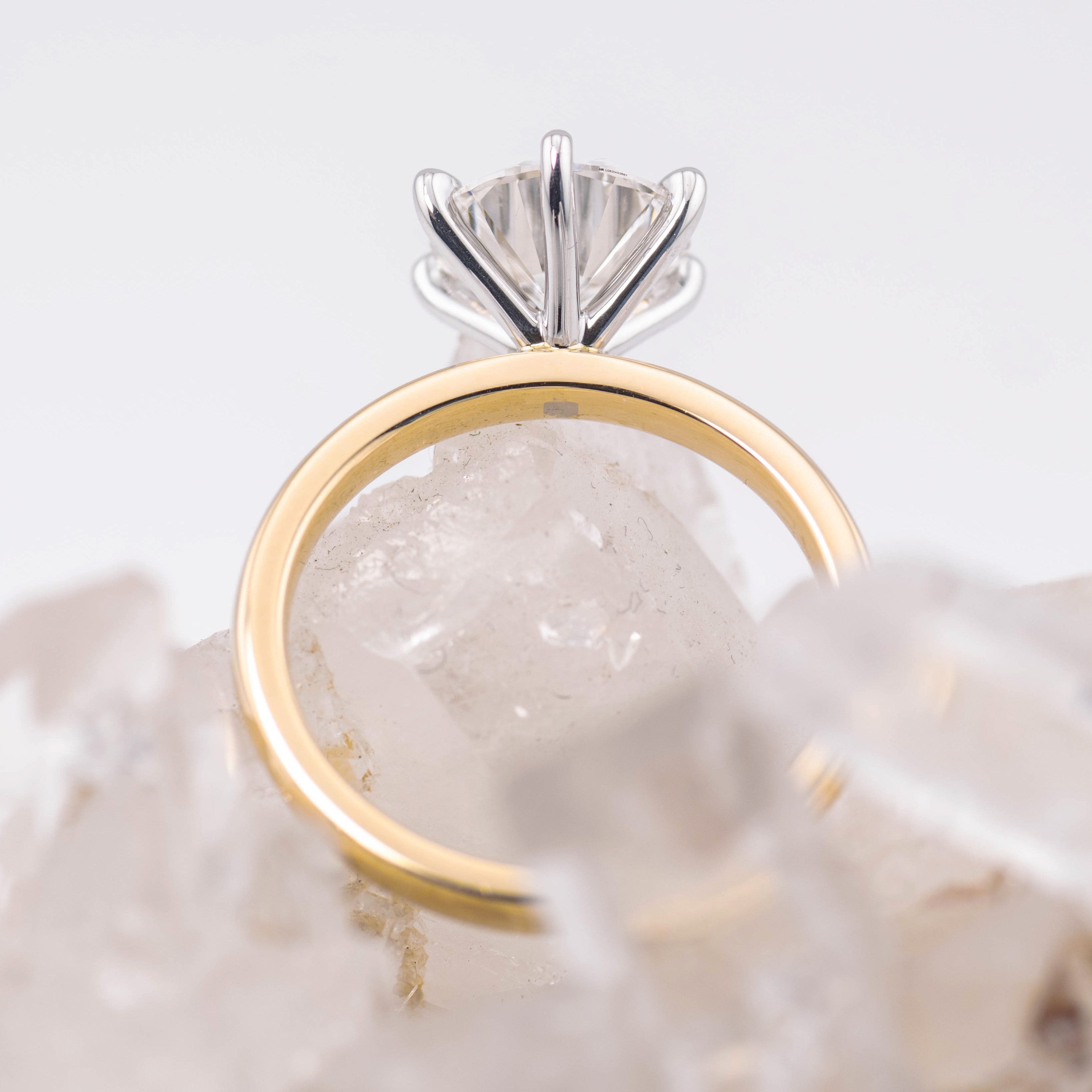 (Ready to Ship Size M) - Billie 2.0 – 6 Claw 2.04ct E VVS2 Round Solitaire 2 Tone 18k Gold