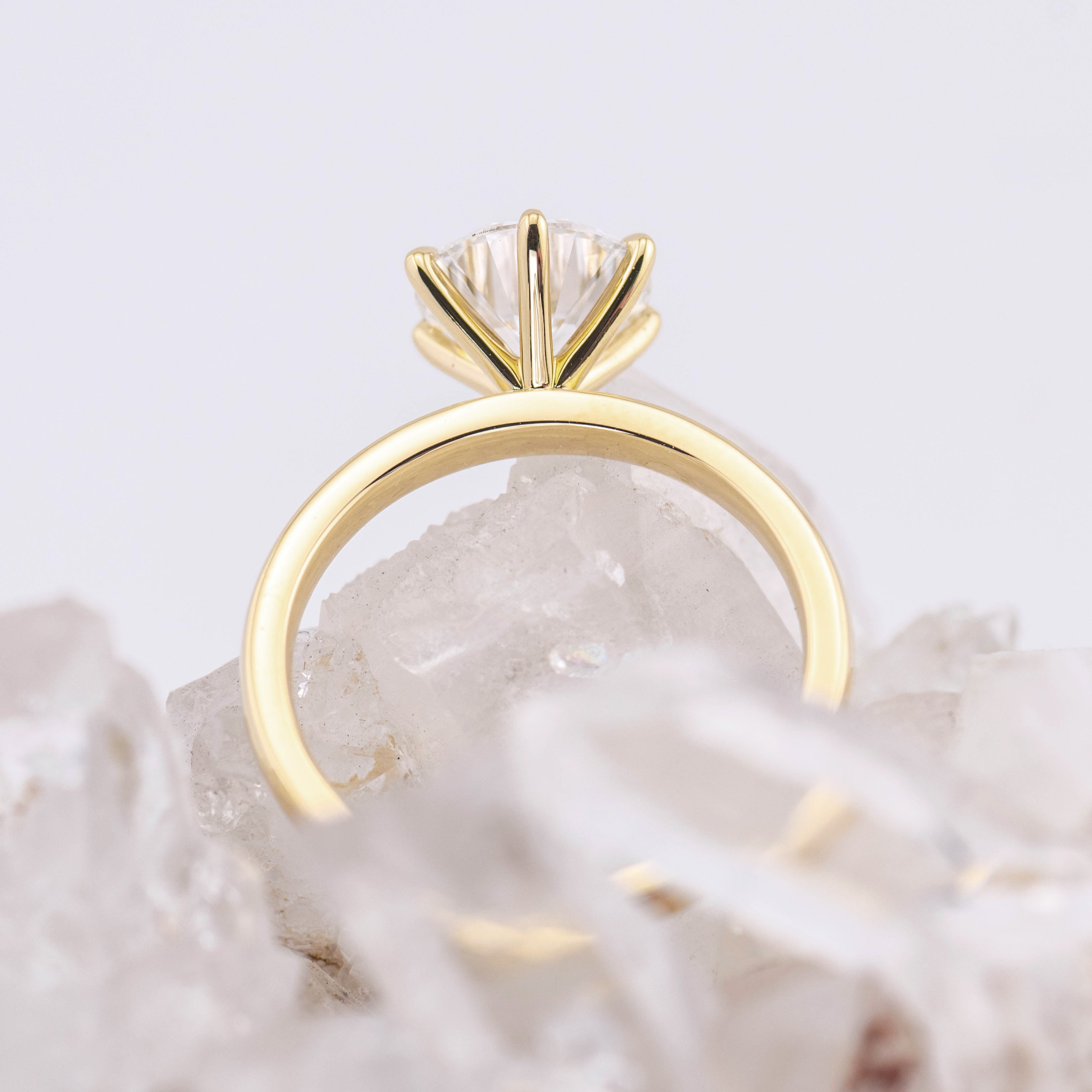 (Ready to Ship Size M) - Billie 2.0 – 6 Claw 2.06ct D VVS2 Round Solitaire 18k Gold