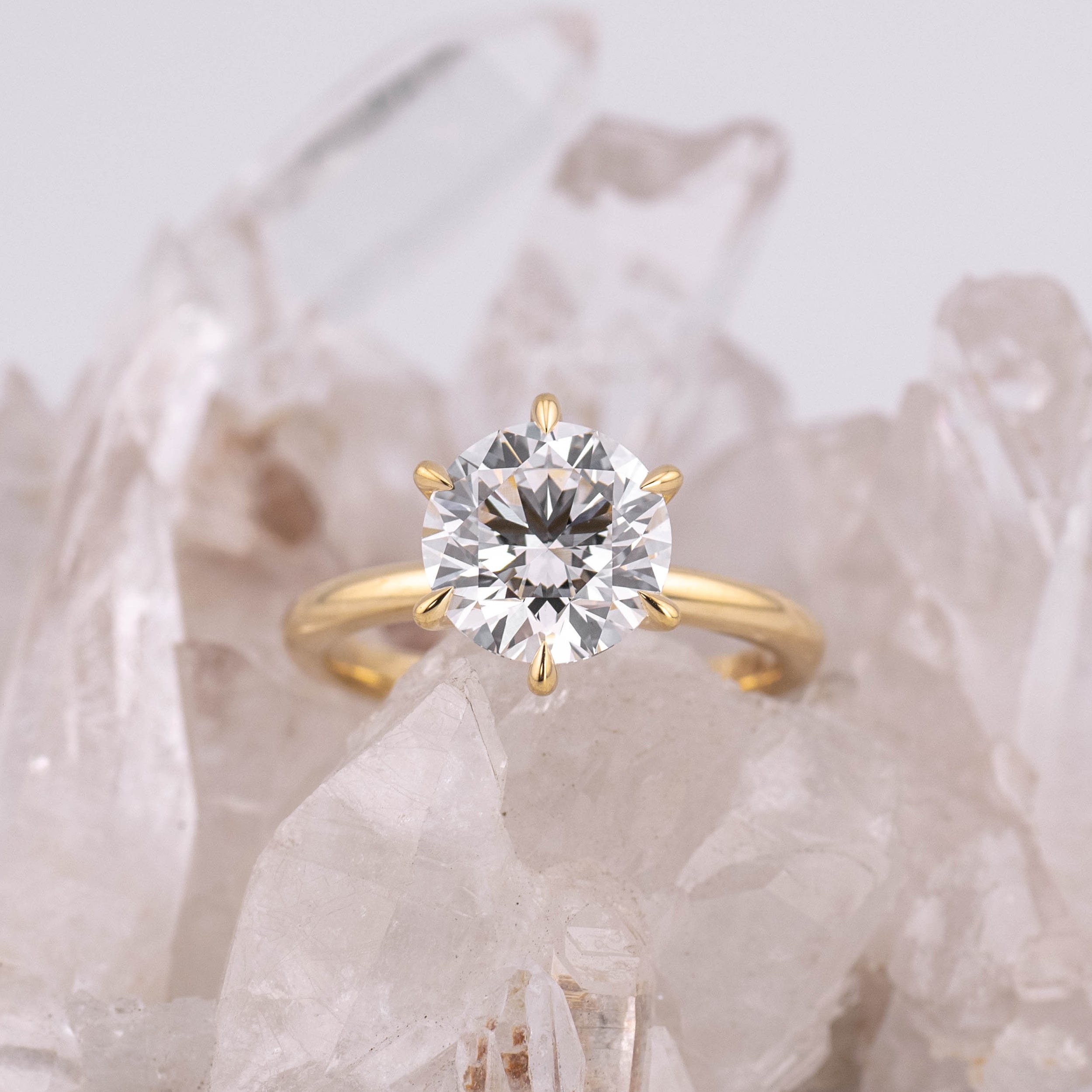 (Ready to Ship Size L) - Billie 2.5 – 6 Claw 2.55ct E VVS2 Round Solitaire 18k Yellow Gold