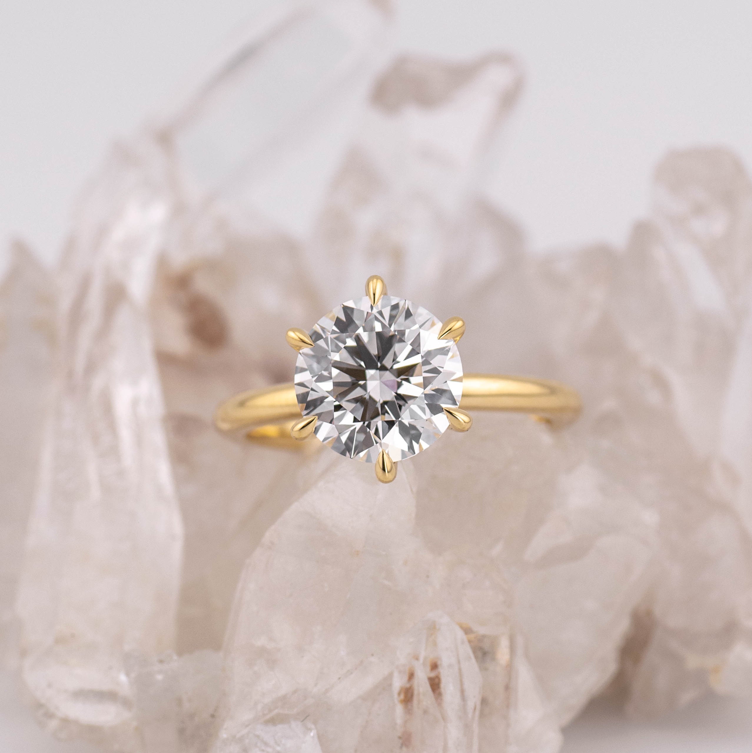 (Ready to Ship Size L) - Billie 2.5 – 6 Claw 2.55ct E VVS2 Round Solitaire 18k Yellow Gold