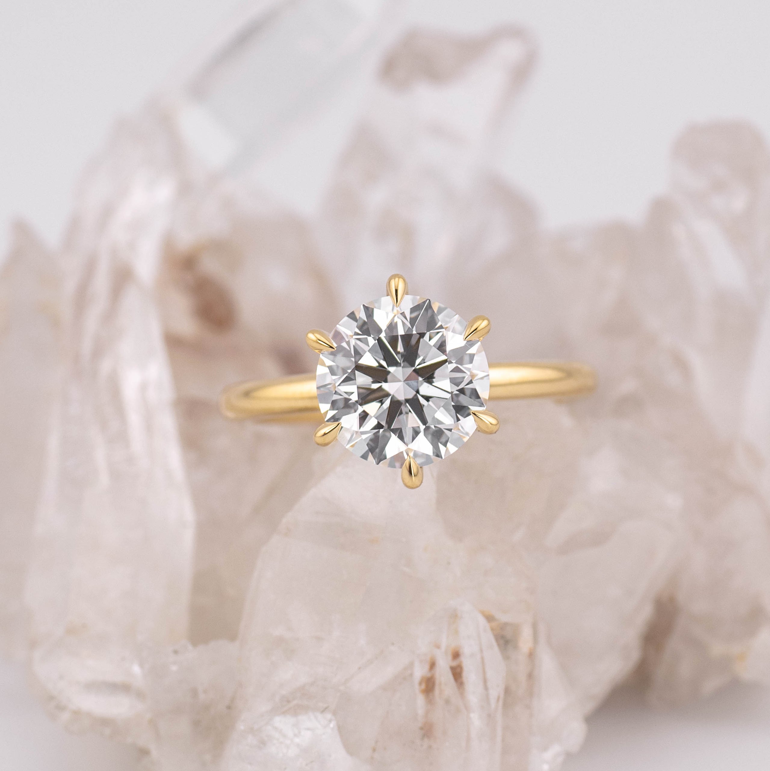 (Ready to Ship Size L) - Billie 2.5 – 6 Claw 2.55ct E VVS2 Round Solitaire 18k Yellow Gold