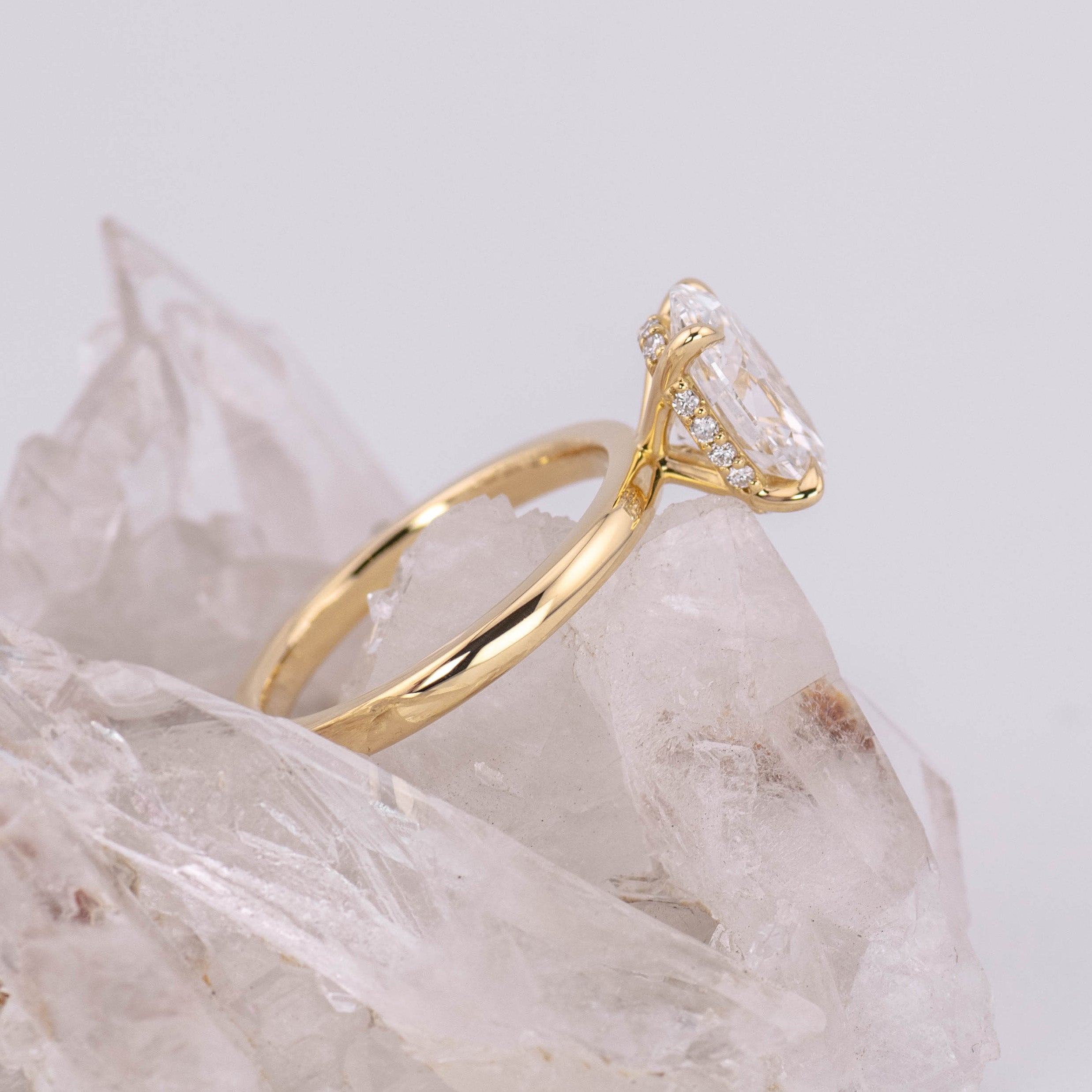 (Ready to Ship Size L) - Bella Hidden Halo 2.0 – 4 Claw 2.07ct D VVS2 Oval Solitaire in 18k Yellow Gold