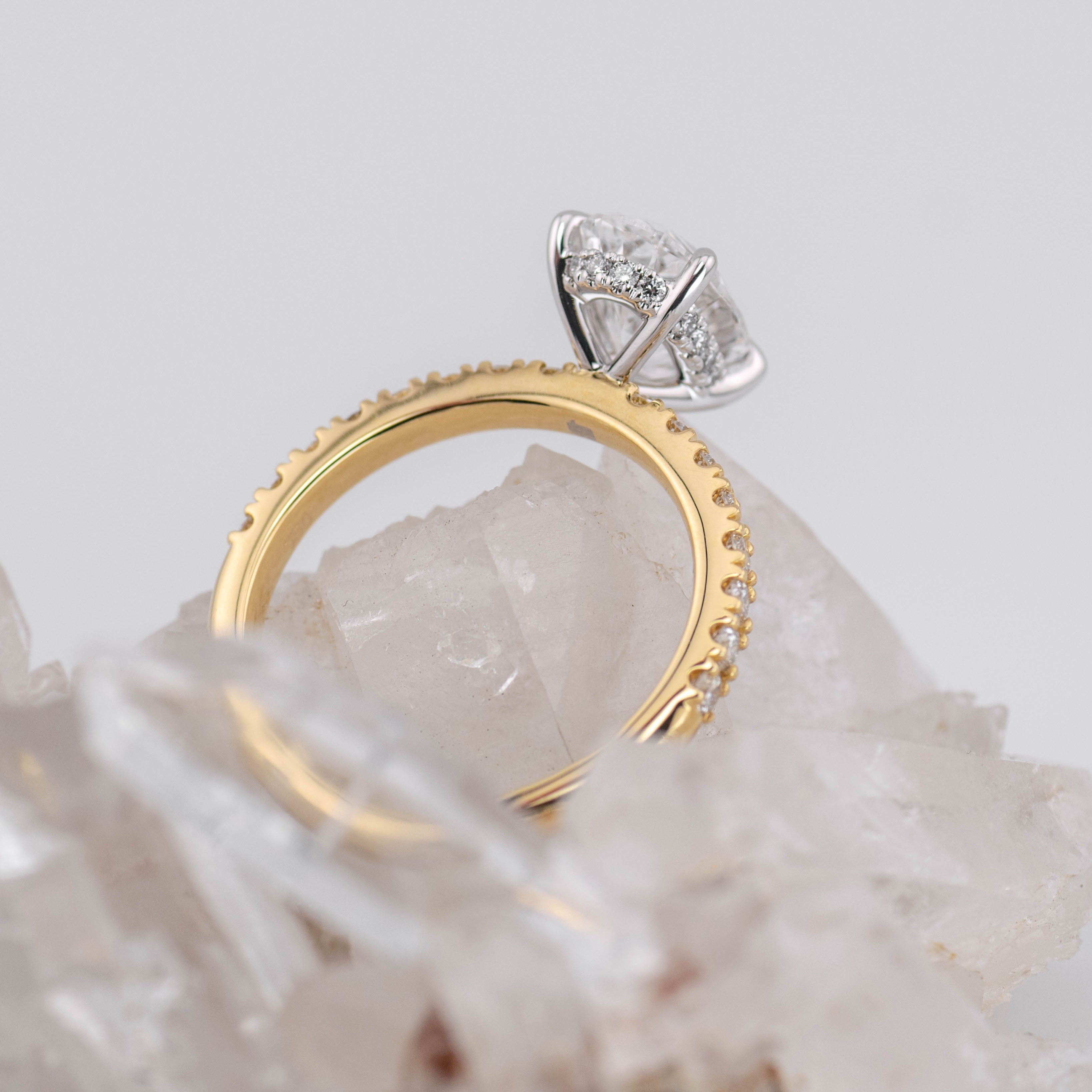 (READY TO SHIP SIZE M) 2.00CT D VVS2 OVAL SOLITAIRE WITH HIDDEN HALO & PAVE BAND in 2 Tone 18K Gold