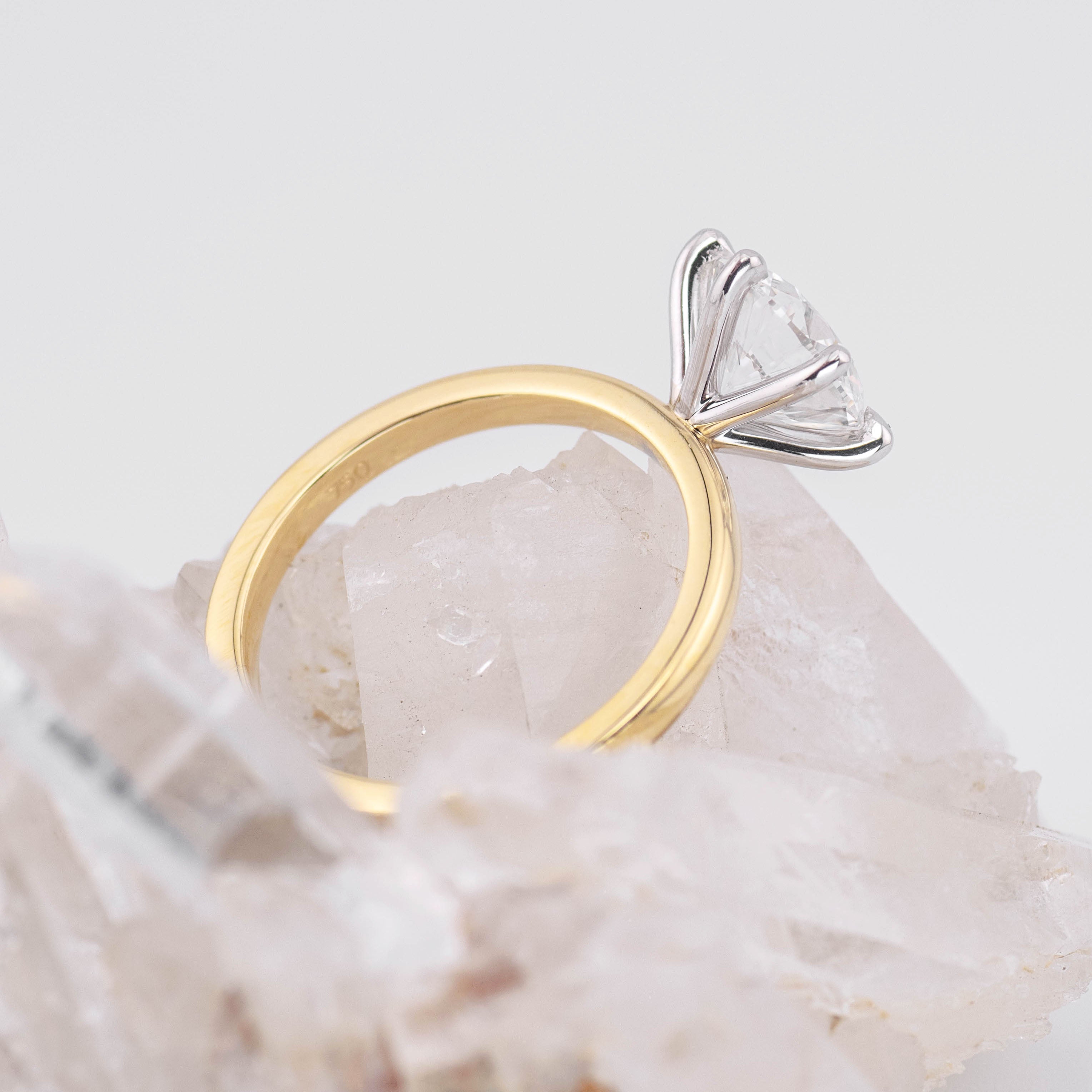 (Ready to Ship Size M) - Billie 2.0 – 6 Claw 2.06ct D VVS2 Round Solitaire 18k 2 Tone Gold