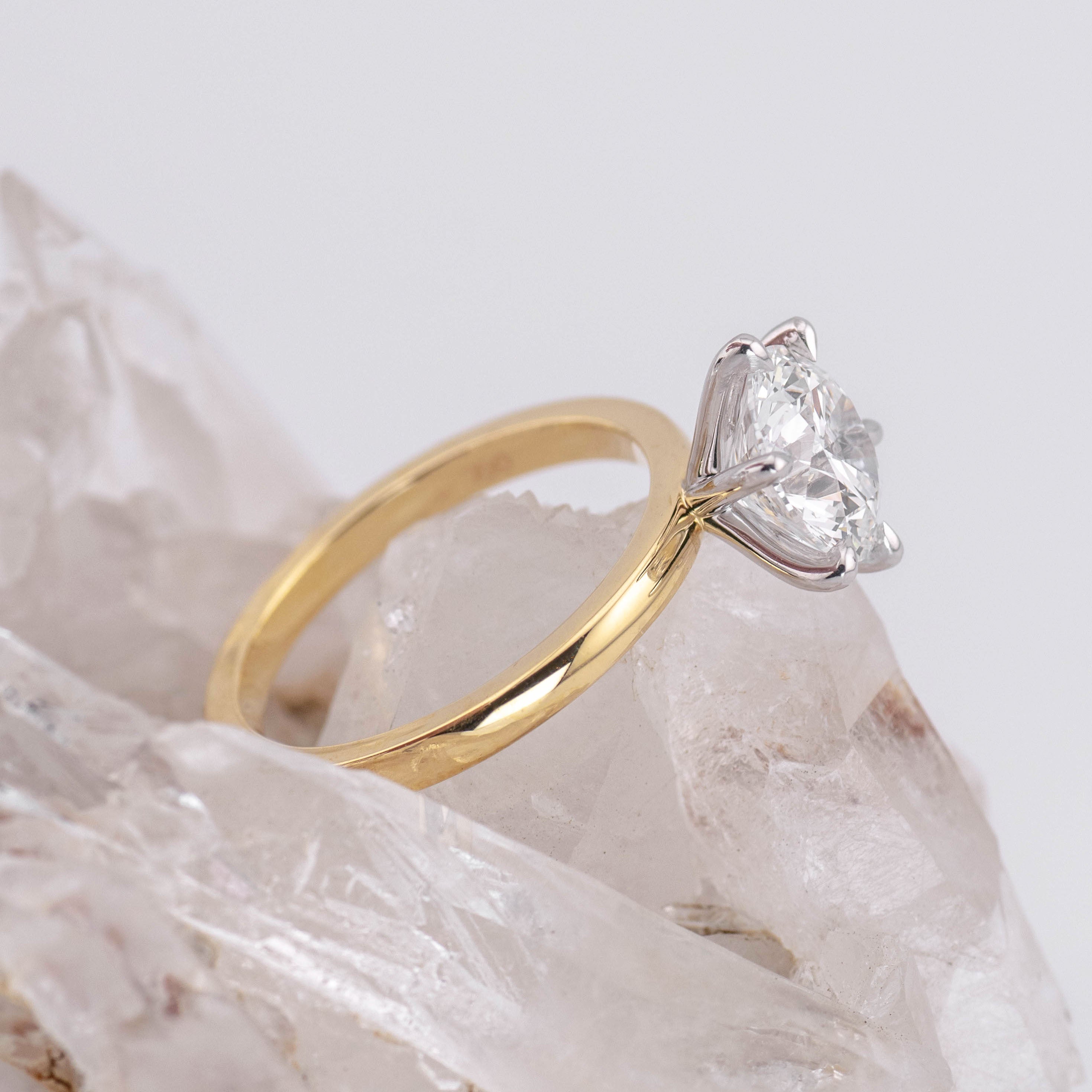 (Ready to Ship Size M) - Billie 2.0 – 6 Claw 2.06ct D VVS2 Round Solitaire 18k 2 Tone Gold