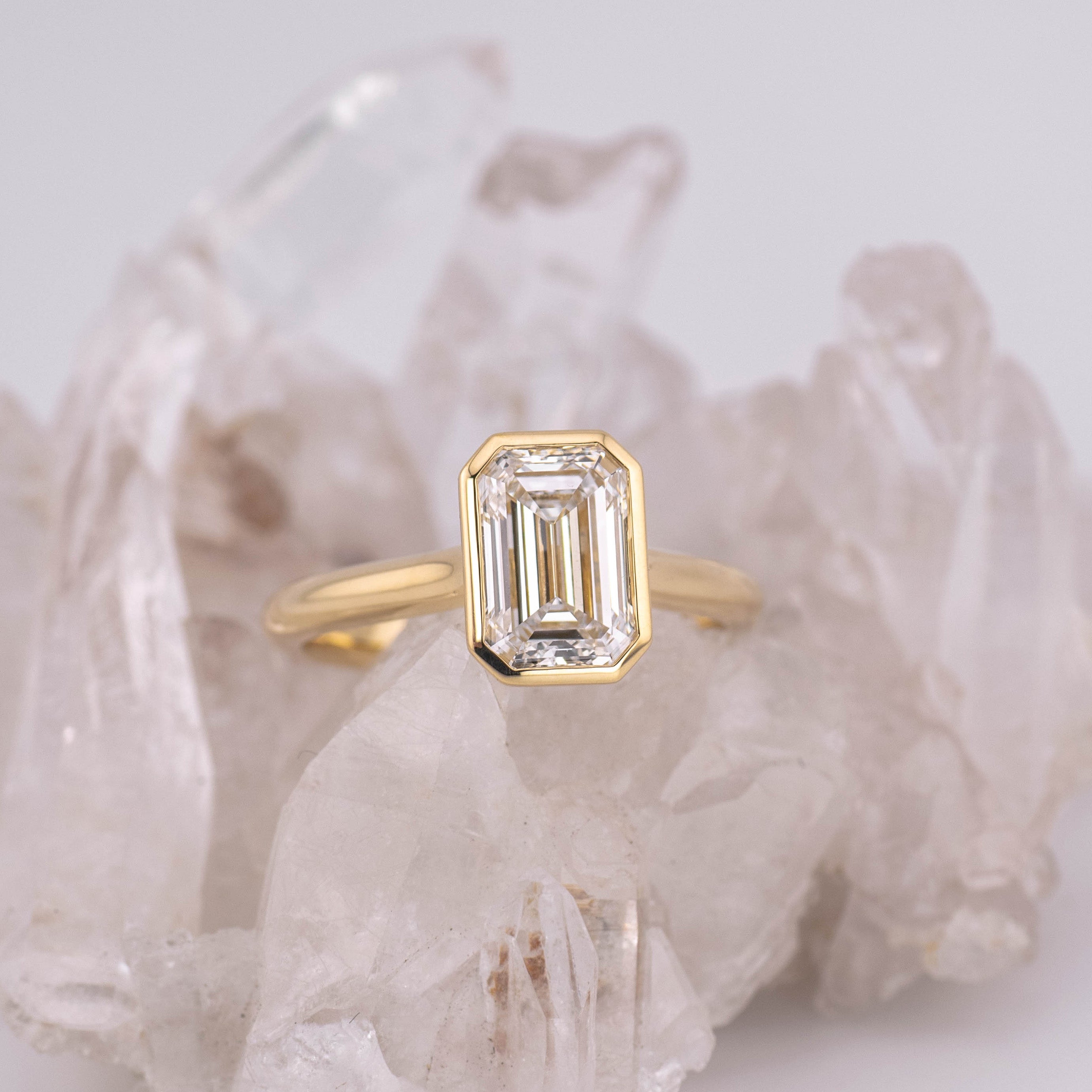 (Ready to Ship Size M) -Bezel Emerald Solitaire 2.01ct D VVS2 in 18k Yellow Gold