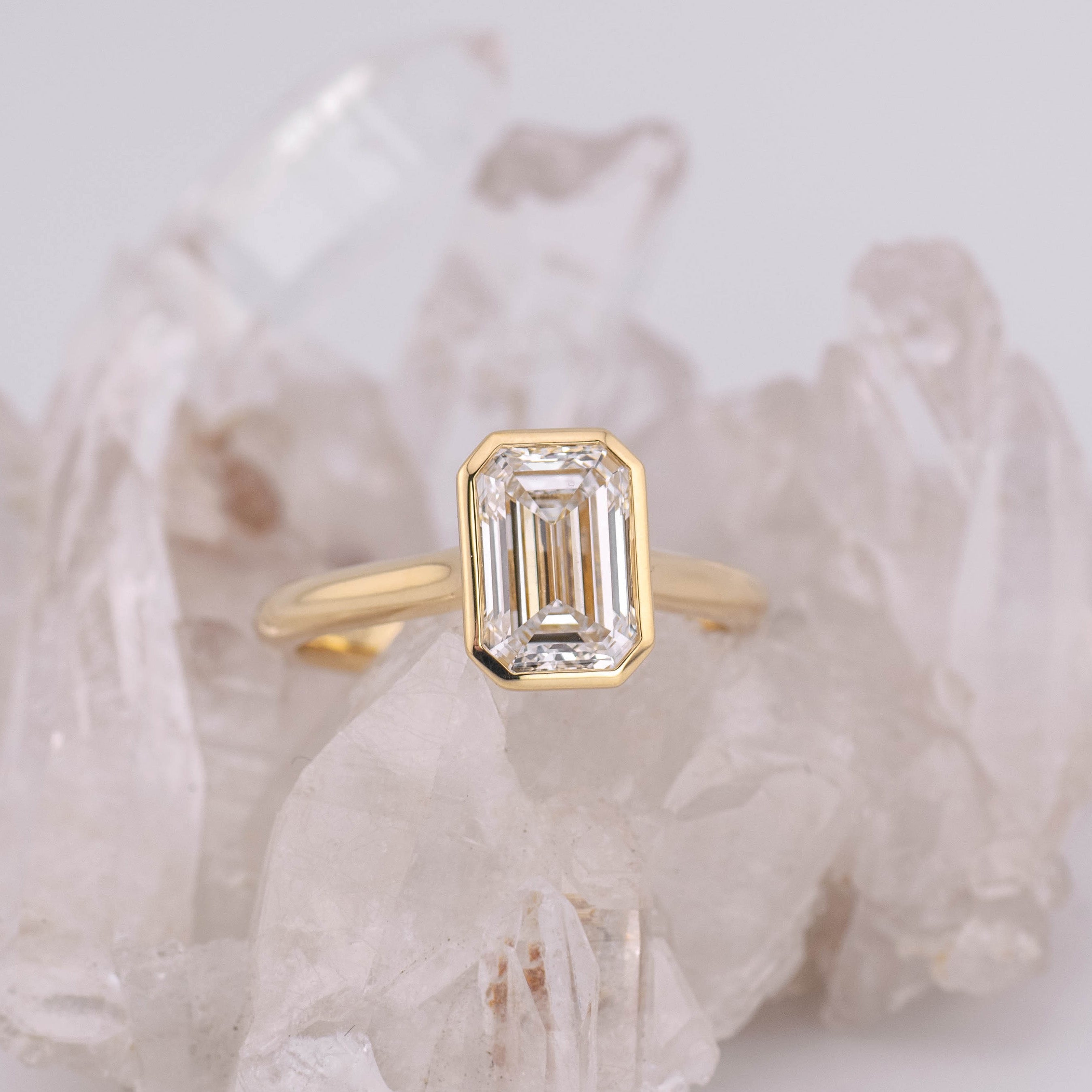 (Ready to Ship Size M) -Bezel Emerald Solitaire 2.01ct D VVS2 in 18k Yellow Gold