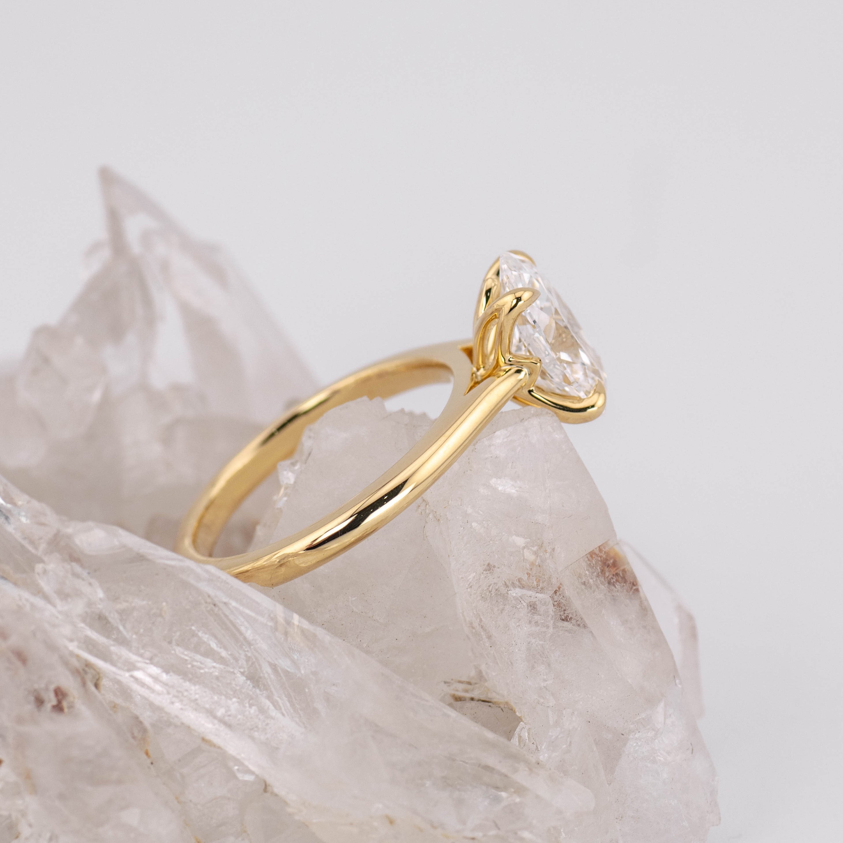 (Ready to Ship Size L) - Oval Petal 2.0 – 4 Claw Petal Basket 2.05ct D VVS2 Oval Solitaire in 18k Yellow Gold