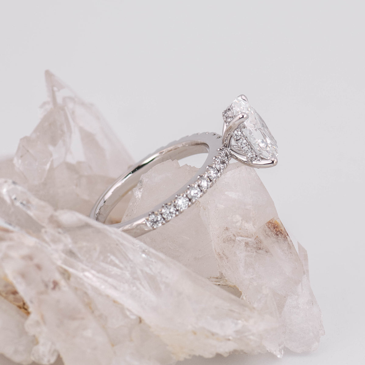 (READY TO SHIP SIZE M) 2.03CT D VVS2 OVAL SOLITAIRE WITH HIDDEN HALO & PAVE BAND in 18K WHITE GOLD