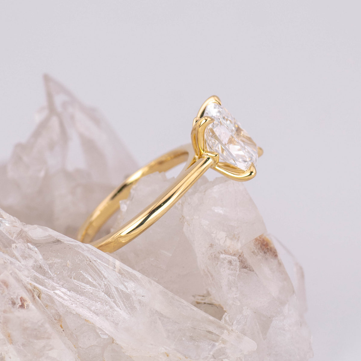 (Ready to Ship Size M) - Petal Elongated Cushion – 4 Claw 2.59ct D VVS2 Solitaire in 18k Yellow Gold