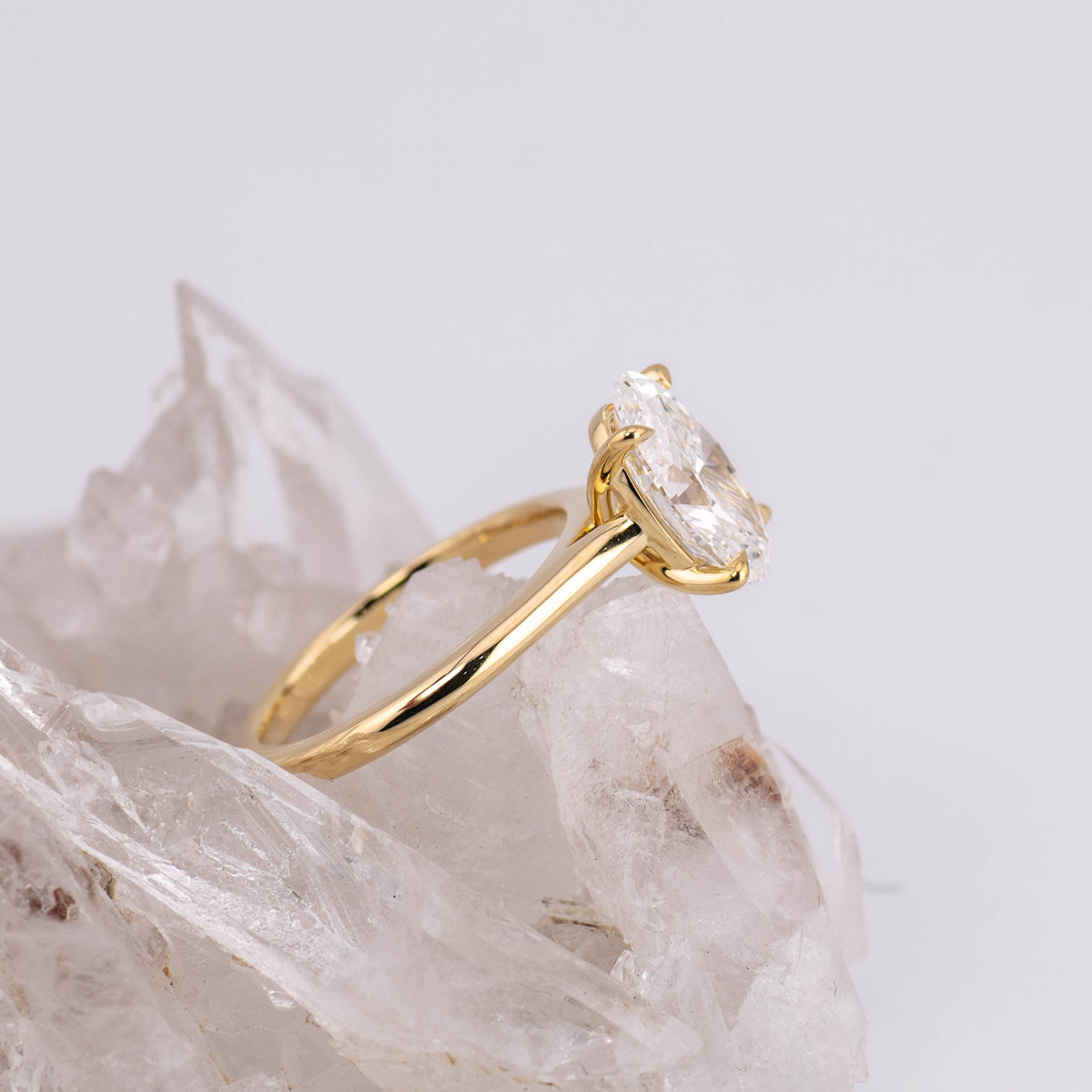 (Ready to Ship Size M) - Oval Cathedral 4 Claw 2.57ct E VVS2 Solitaire in 18k Yellow Gold