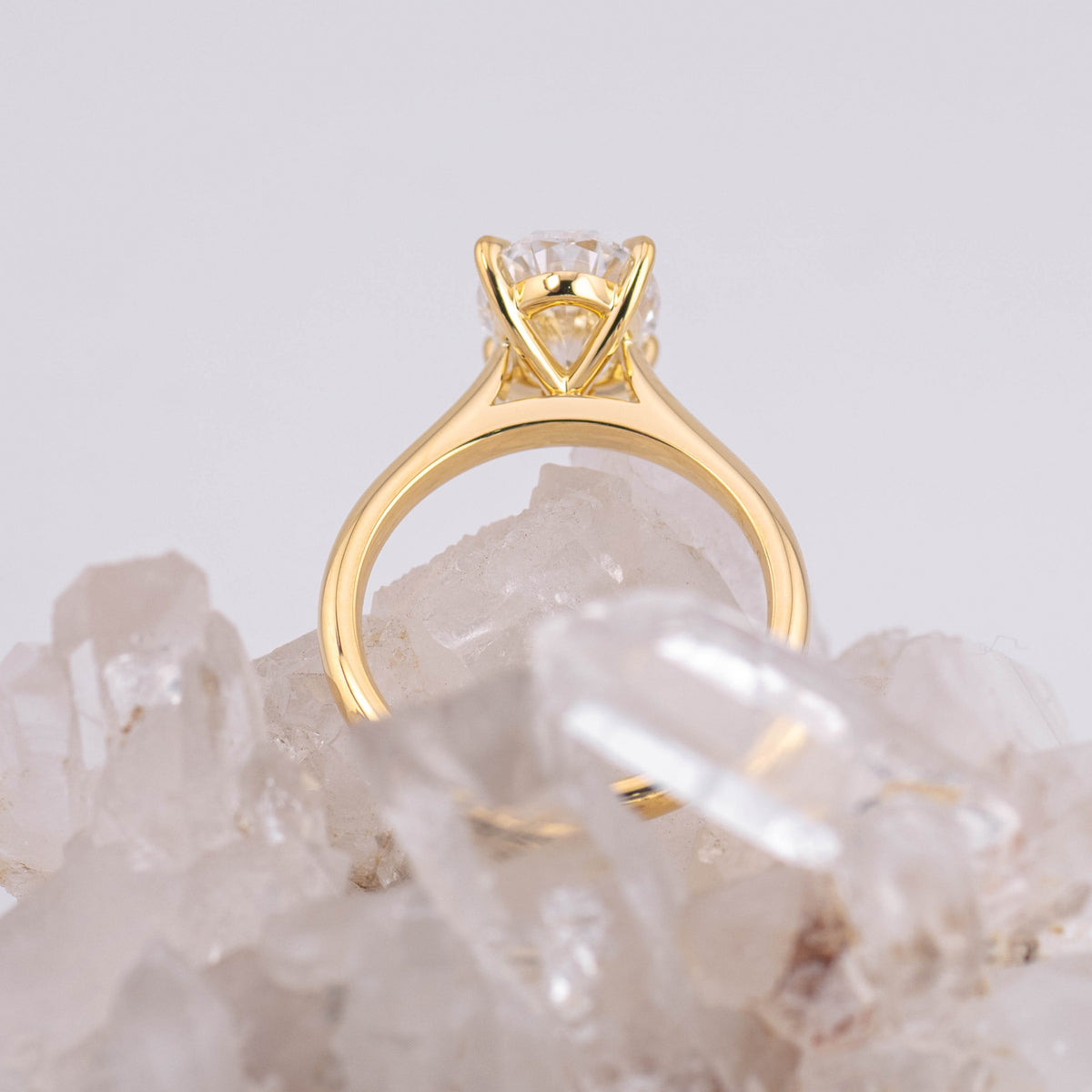 (Ready to Ship Size M) - Oval Cathedral 4 Claw 2.57ct E VVS2 Solitaire in 18k Yellow Gold