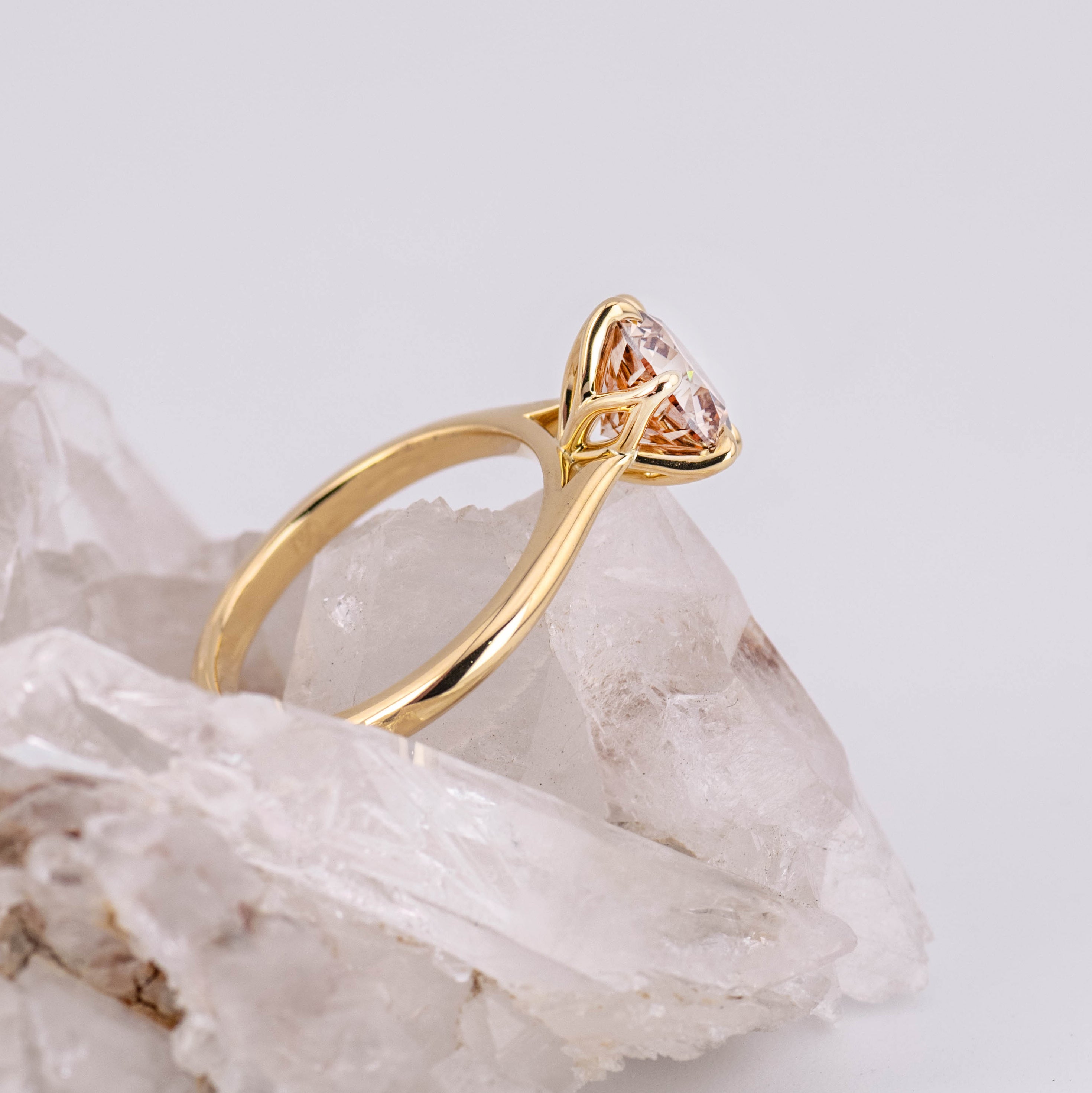 (Ready to Ship Size M) - Champagne Brown Grace 2.0 Round Brilliant Petal Cathedral in 18k Yellow Gold