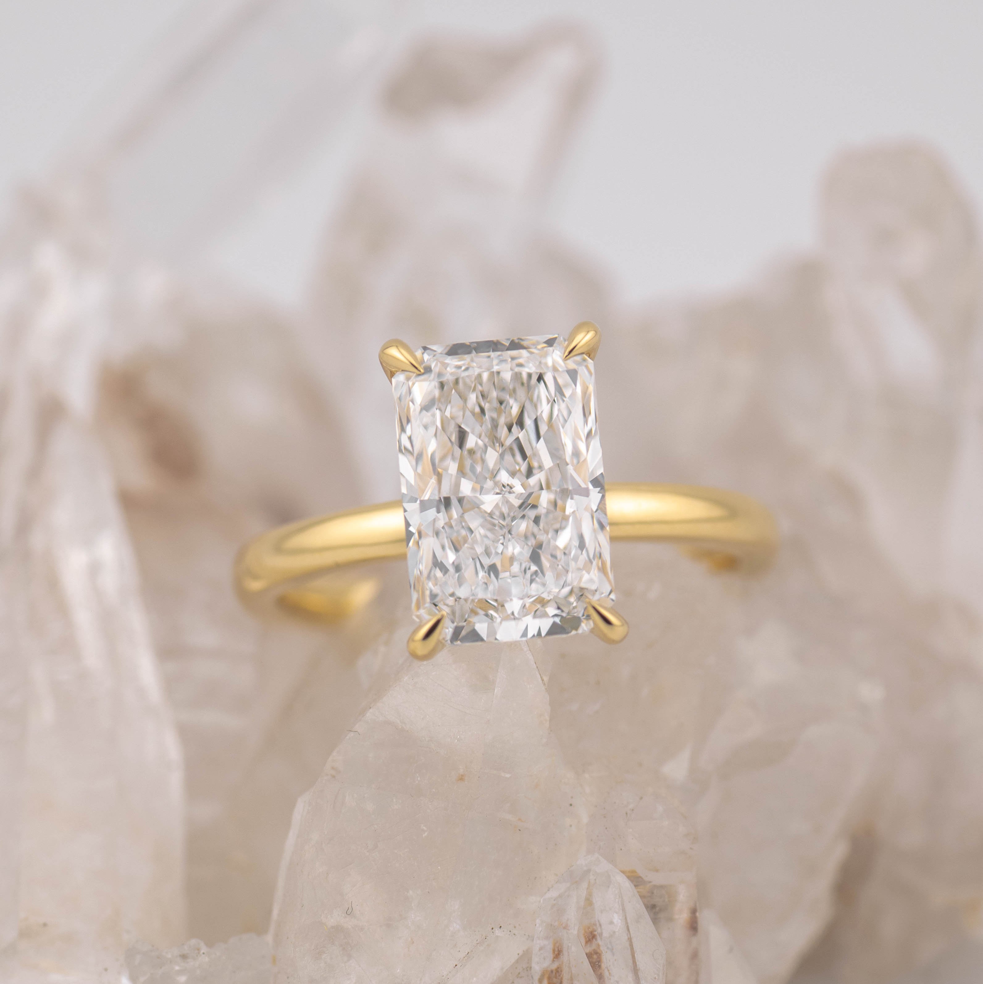 (Ready to Ship Size M) - Radiant 3.0 – 4 Claw 3.21ct D VVS2 Solitaire in 18k