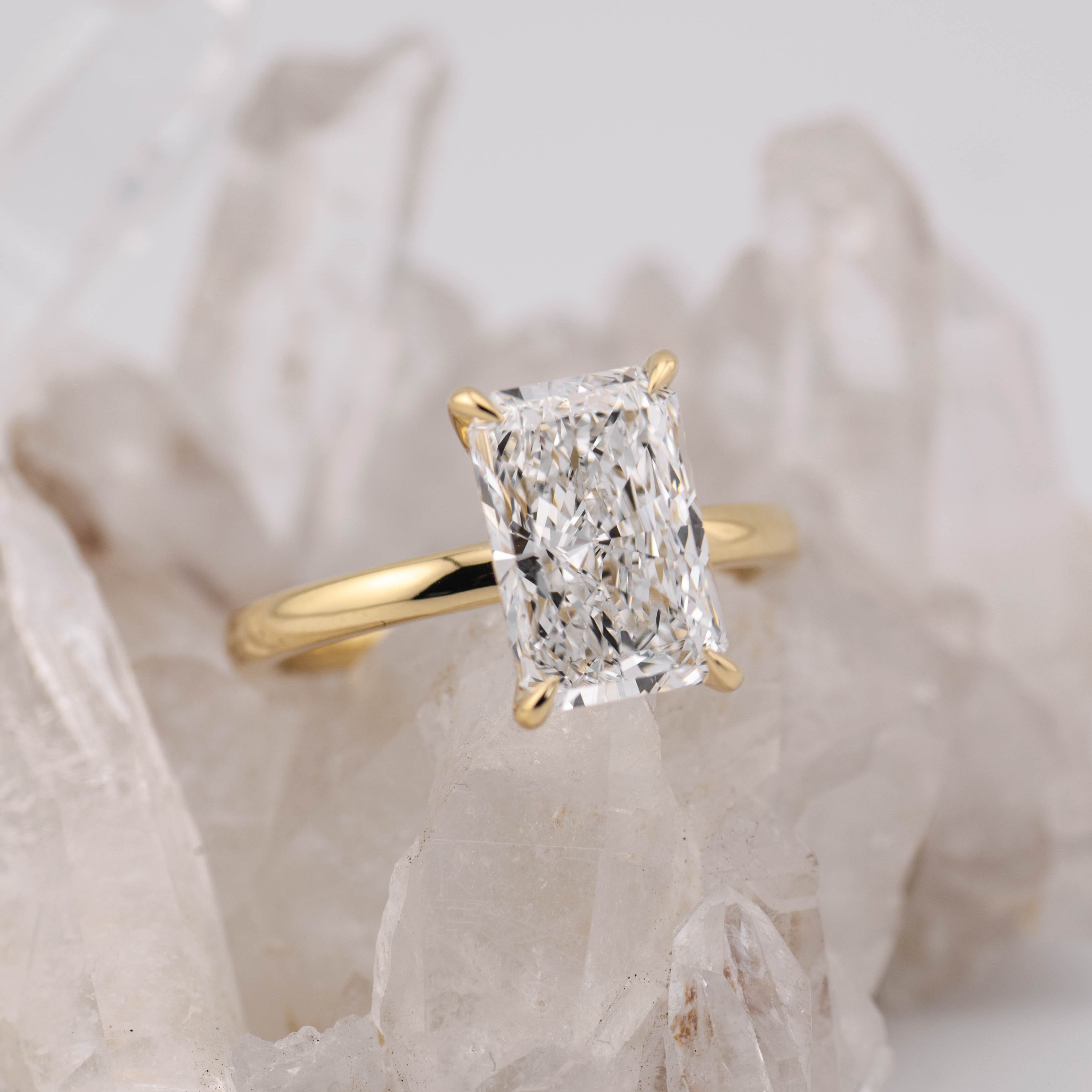(Ready to Ship Size M) - Radiant 3.0 – 4 Claw 3.21ct D VVS2 Solitaire in 18k