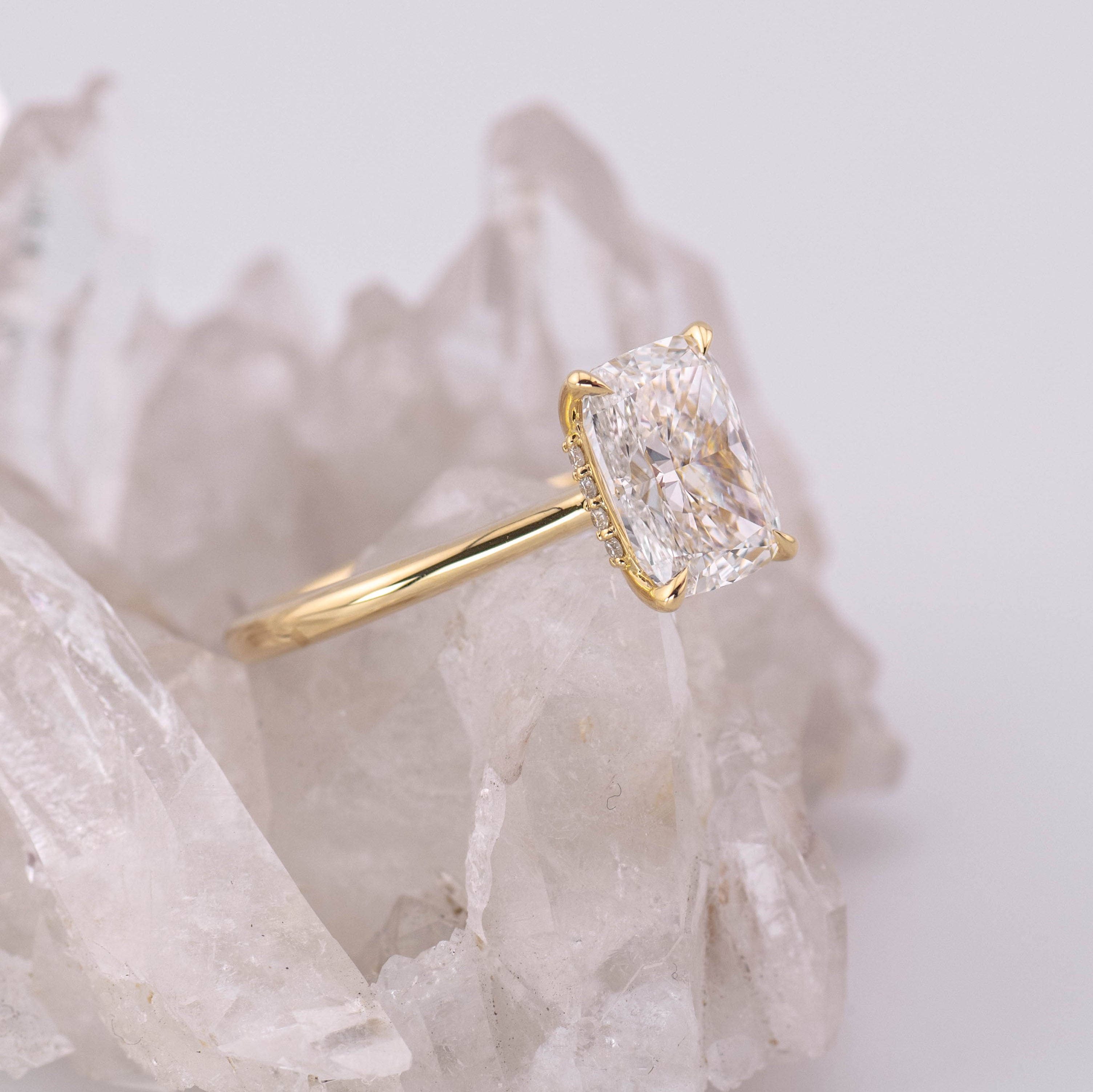 (Ready to Ship Size M) - Ruth 2.5 – Cathedral & Hidden Halo Elongated Cushion 2.51ct F VVS2 Solitaire in 18k Yellow Gold