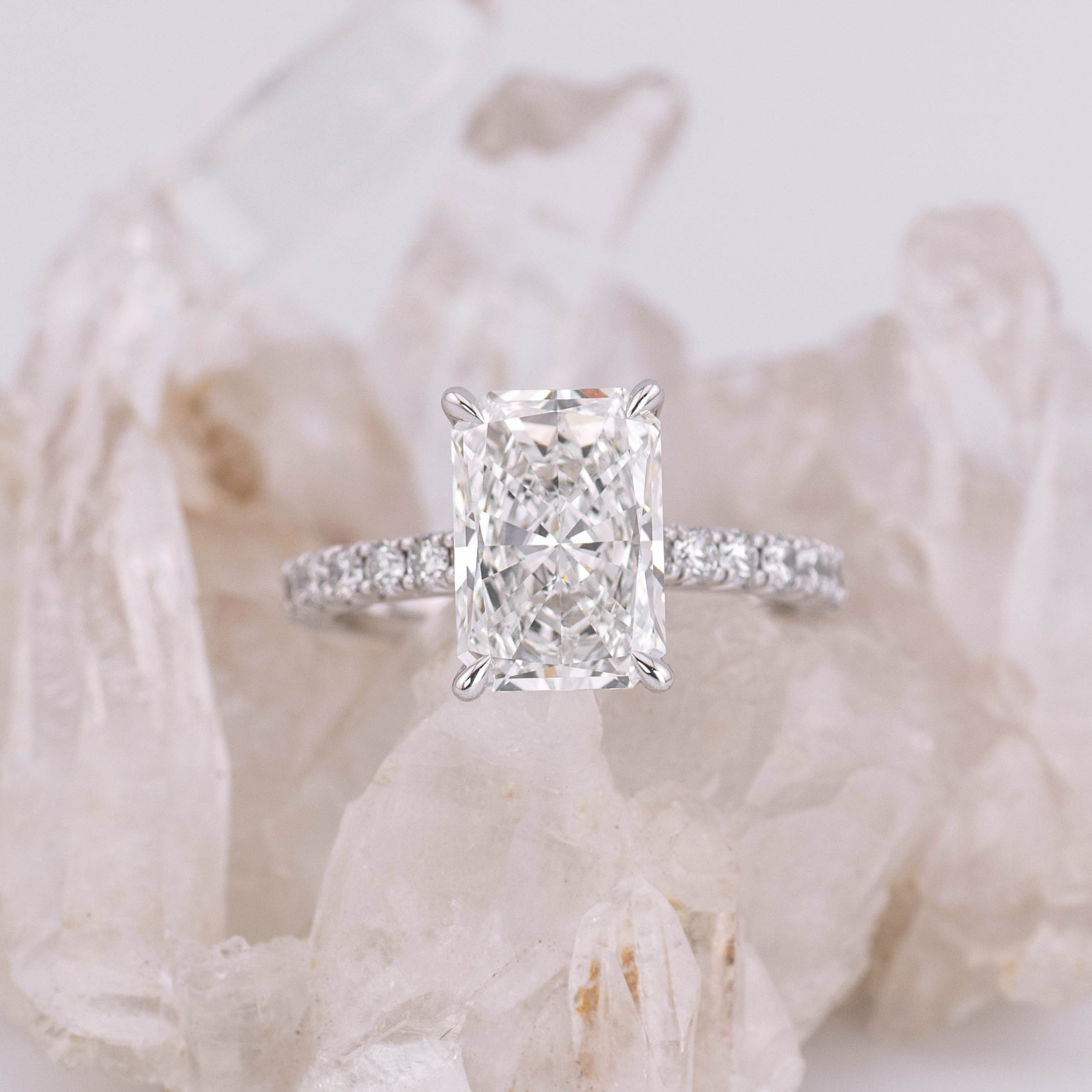 (Ready to Ship Size M) - 3.2ct Radiant Solitaire with Hidden Halo & French Pave Band 18k White Gold