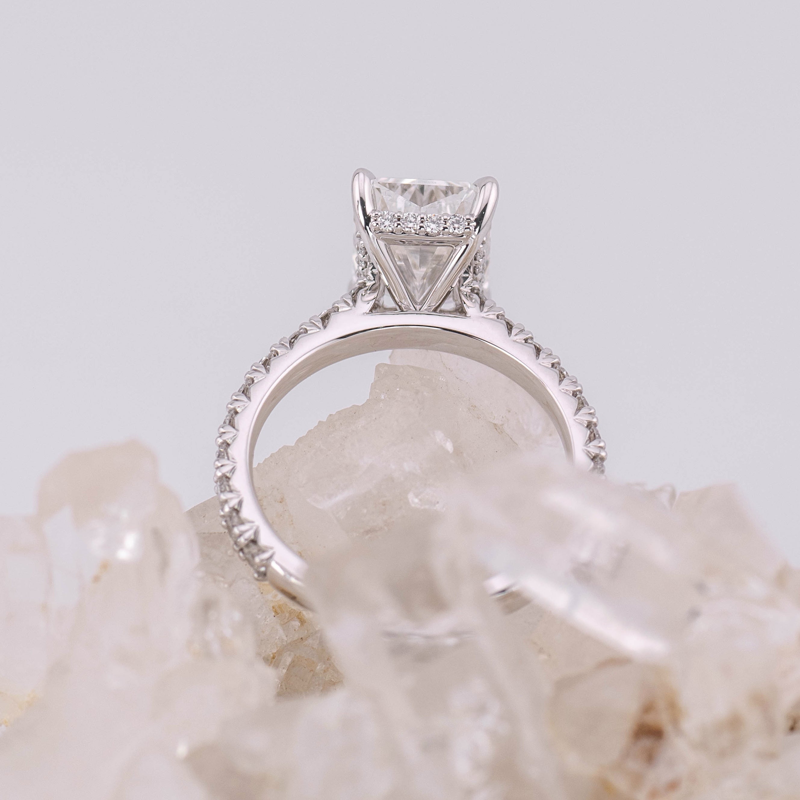 (Ready to Ship Size M) - 3.2ct Radiant Solitaire with Hidden Halo & French Pave Band 18k White Gold